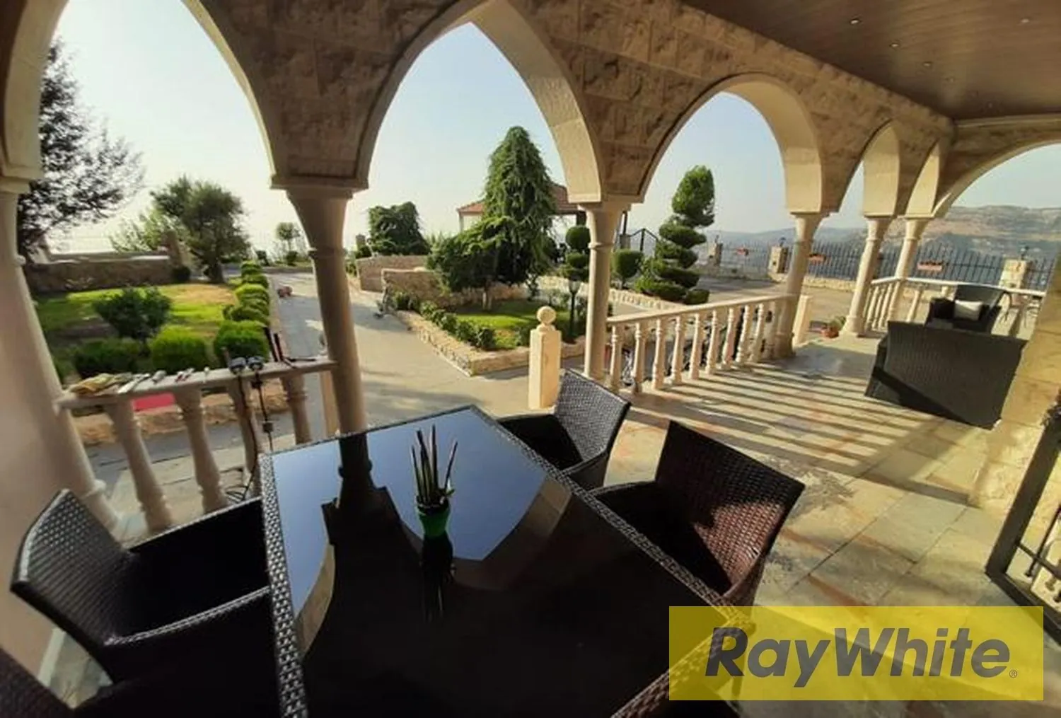 Furnished Villa For Rent In Zaarour – Open View — الصورة 4