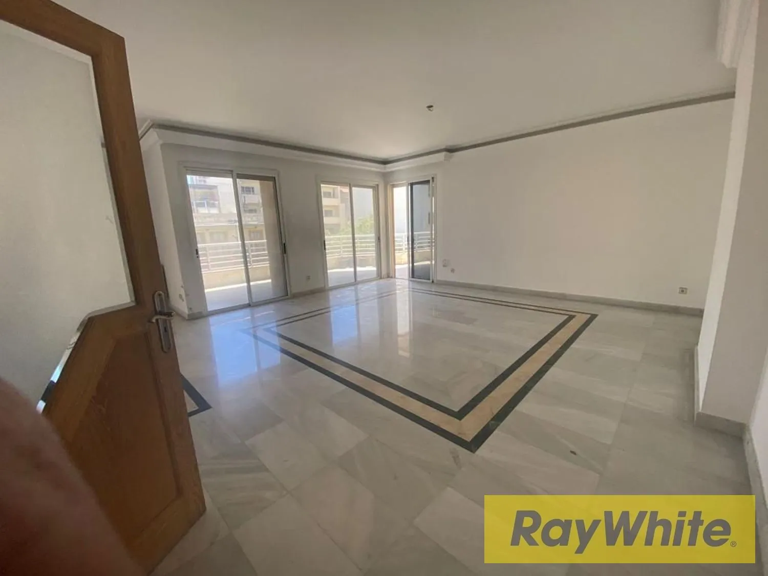 Apartment For Rent In Hamra — الصورة 2