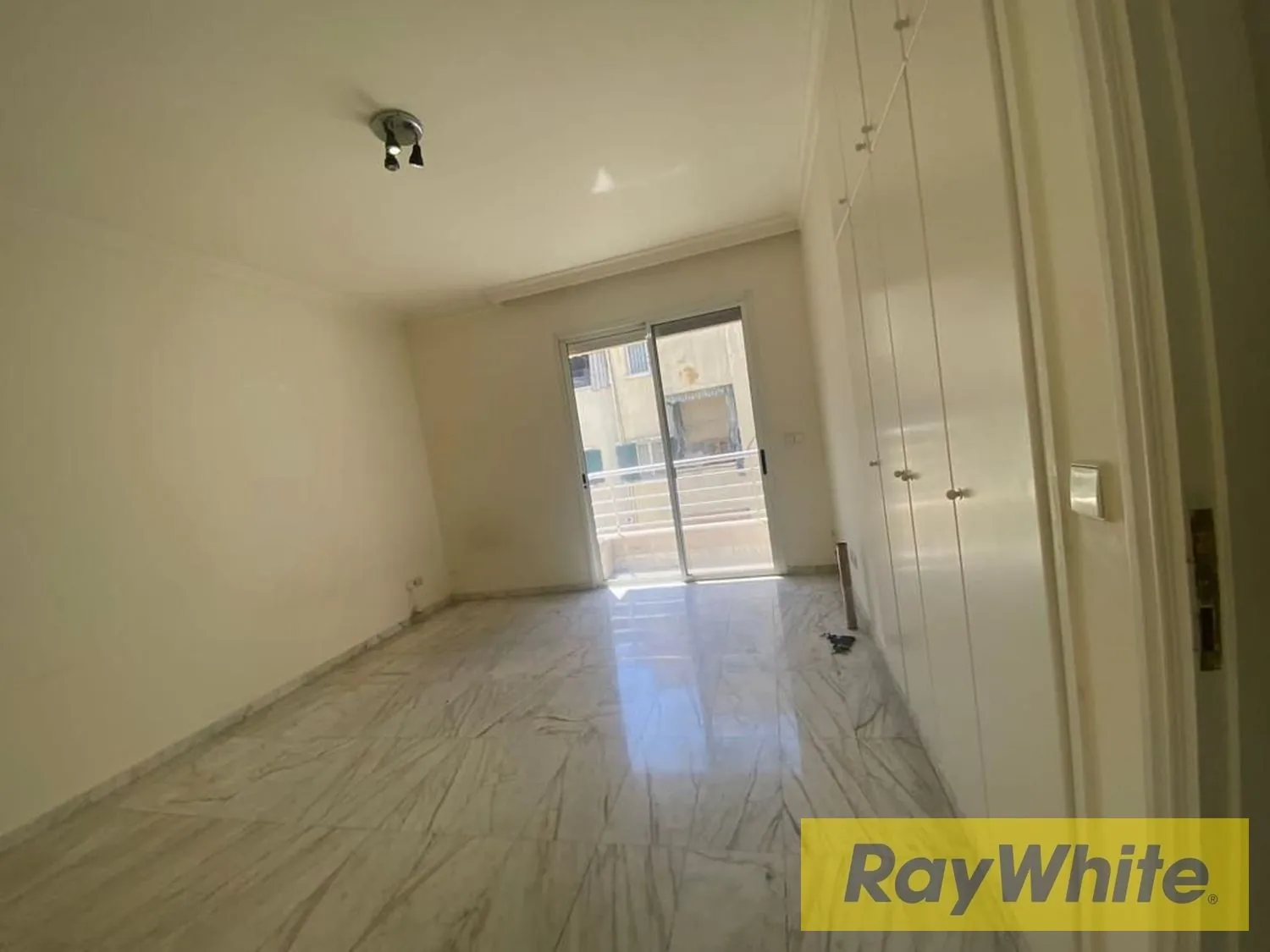 Apartment For Rent In Hamra — الصورة 5