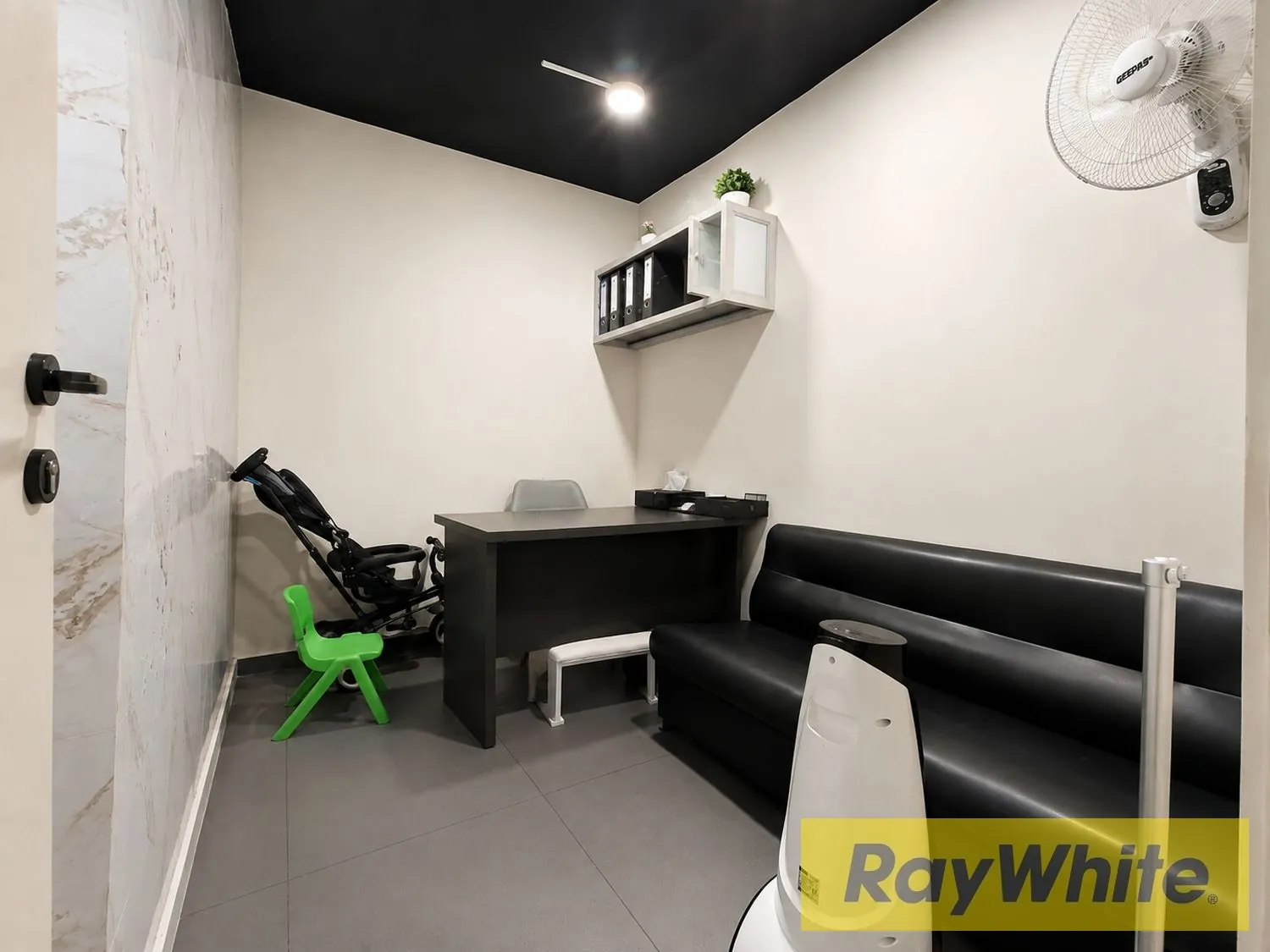 Shop For Sale In Zalka – Prime Commercial Location — الصورة 3