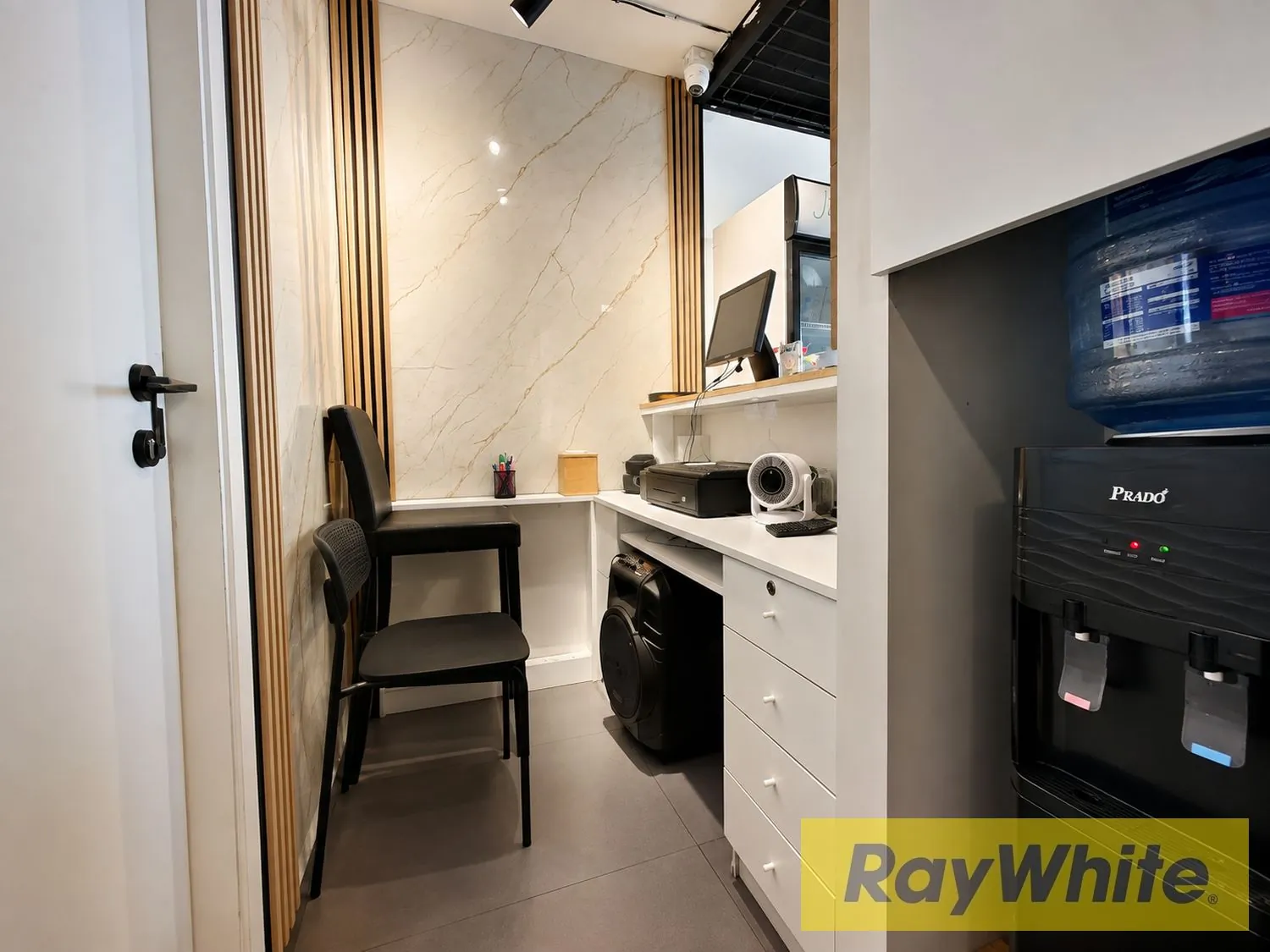 Shop For Sale In Zalka – Prime Commercial Location — الصورة 4