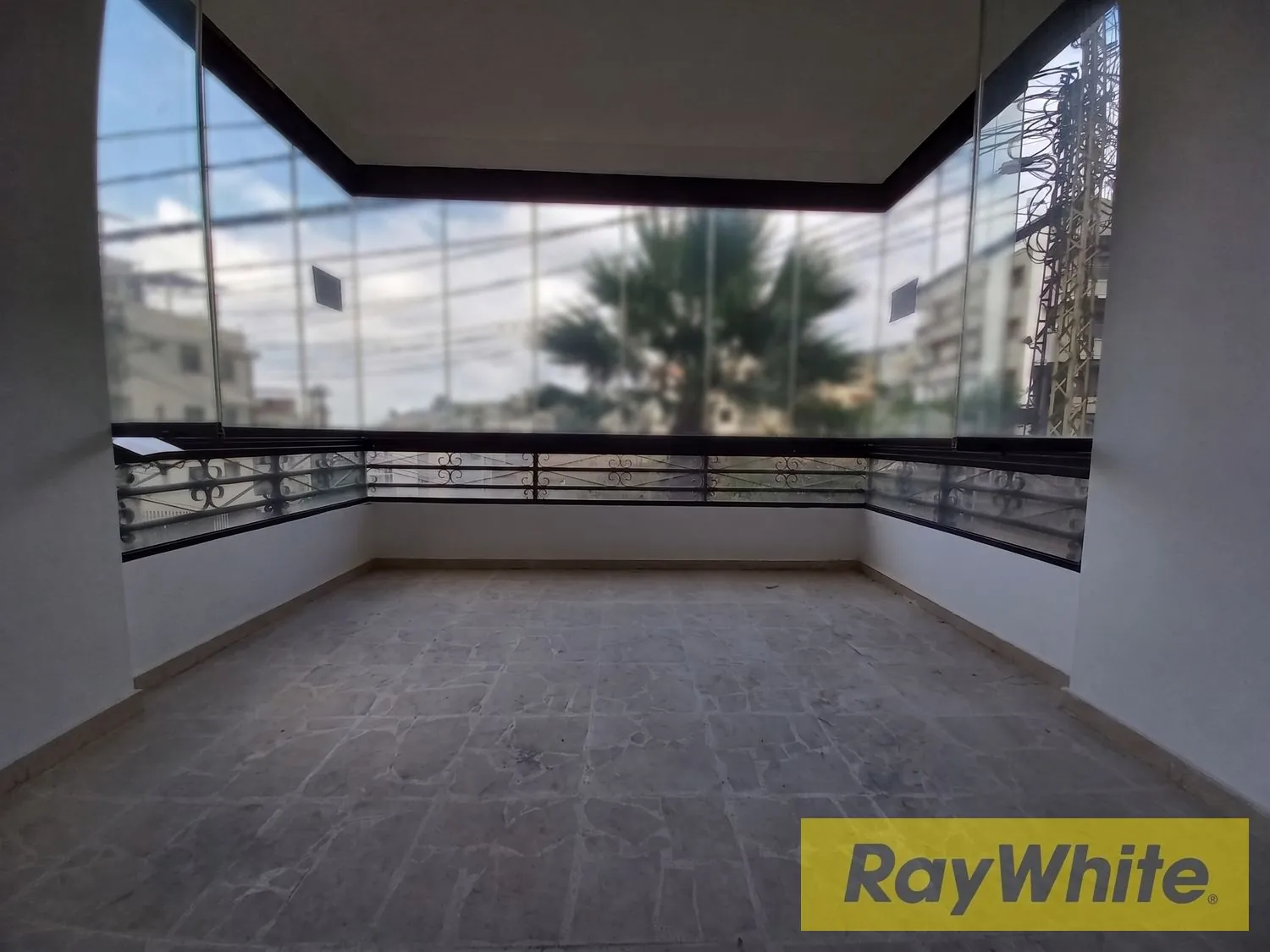 Apartment With Private Garden For Sale In Bsalim — الصورة 5