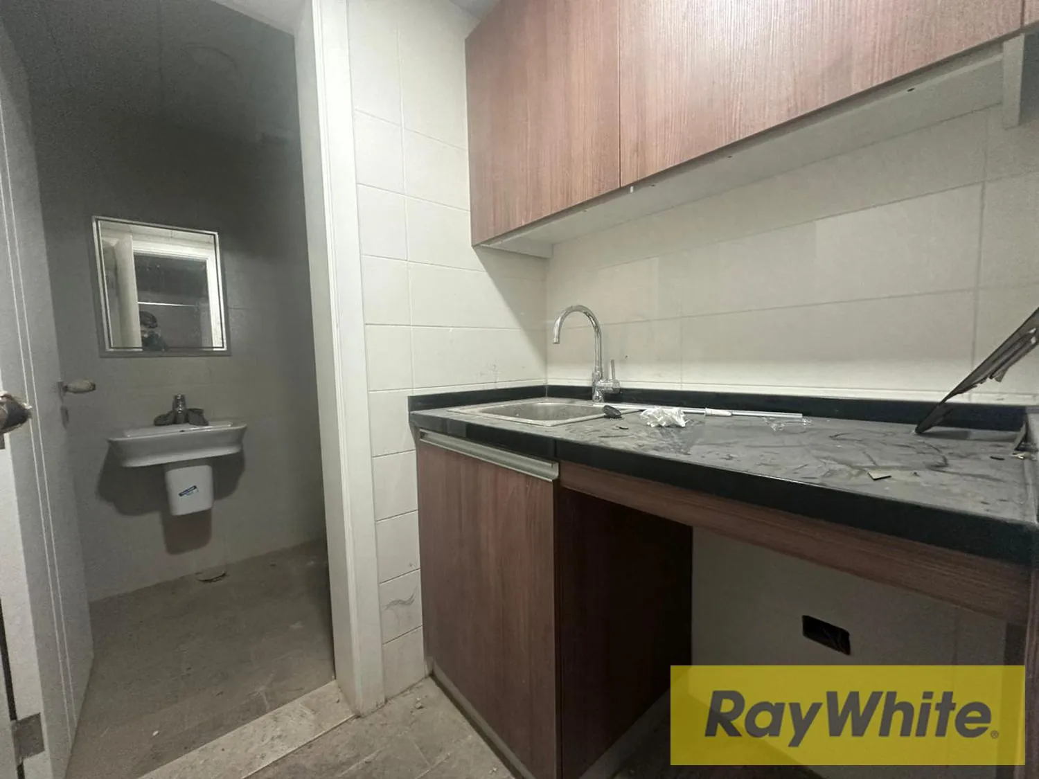 Office For Rent In Jnah – Prime Location — الصورة 4