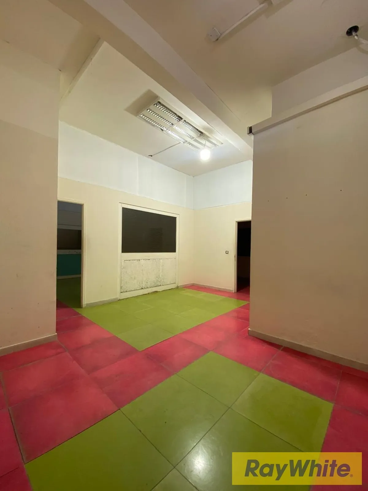 3-floor Commercial Space For Rent In Antelias — photo 2