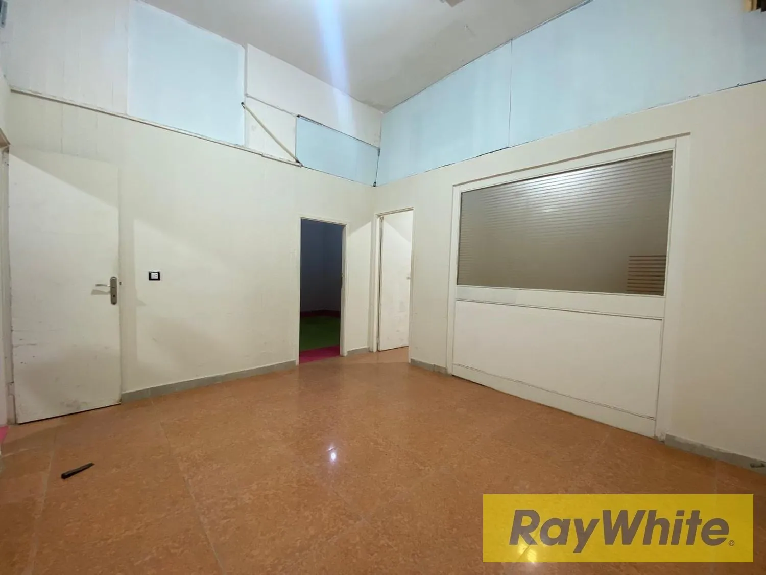 3-floor Commercial Space For Rent In Antelias — photo 4