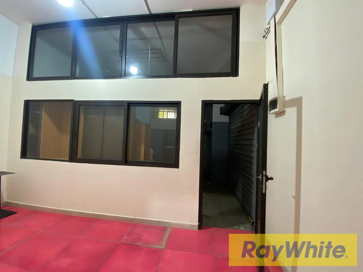 3-floor Commercial Space For Rent In Antelias — photo 5