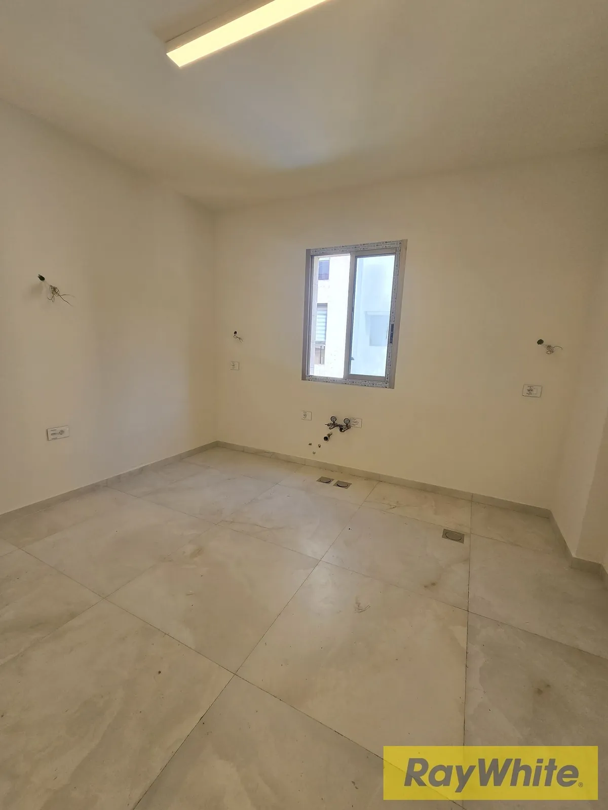 For Rent: High-end 1-bedroom In Dik El Mehdi (prime Location) — الصورة 4