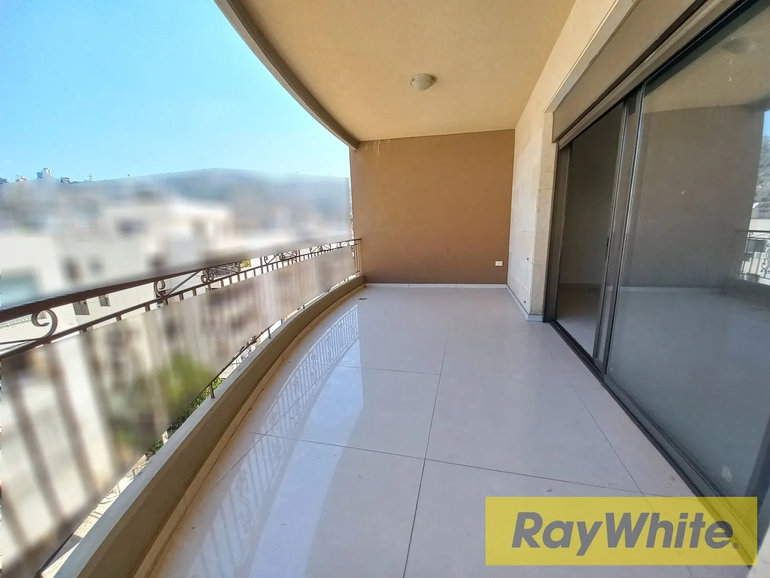 Spacious Duplex For Sale – Antelias, Mezher — الصورة 3