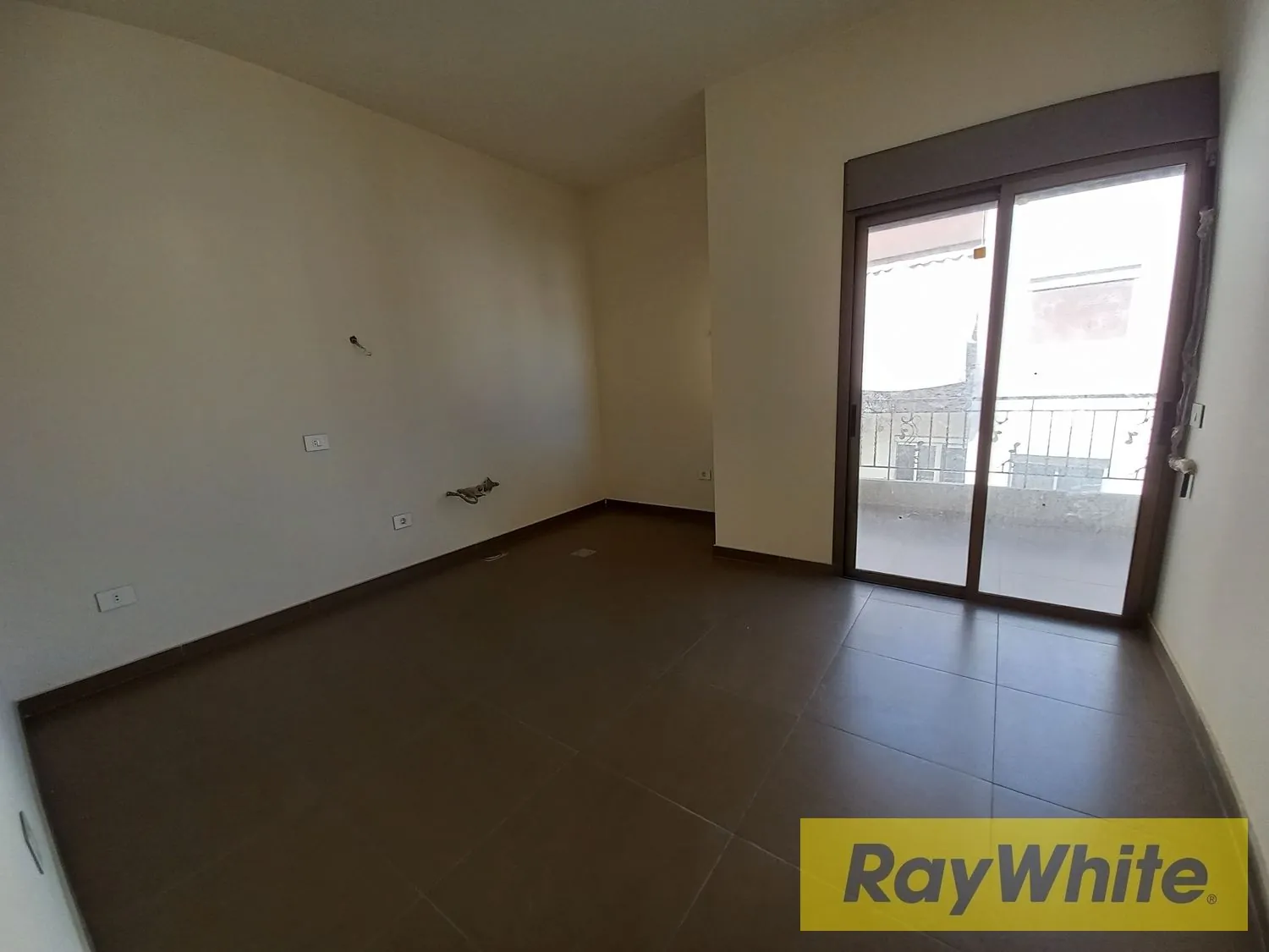 Spacious Duplex For Sale – Antelias, Mezher — الصورة 4