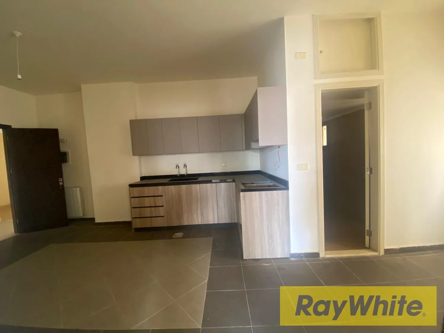 Spacious Apartment For Rent In Dik El Mehdi — الصورة 5
