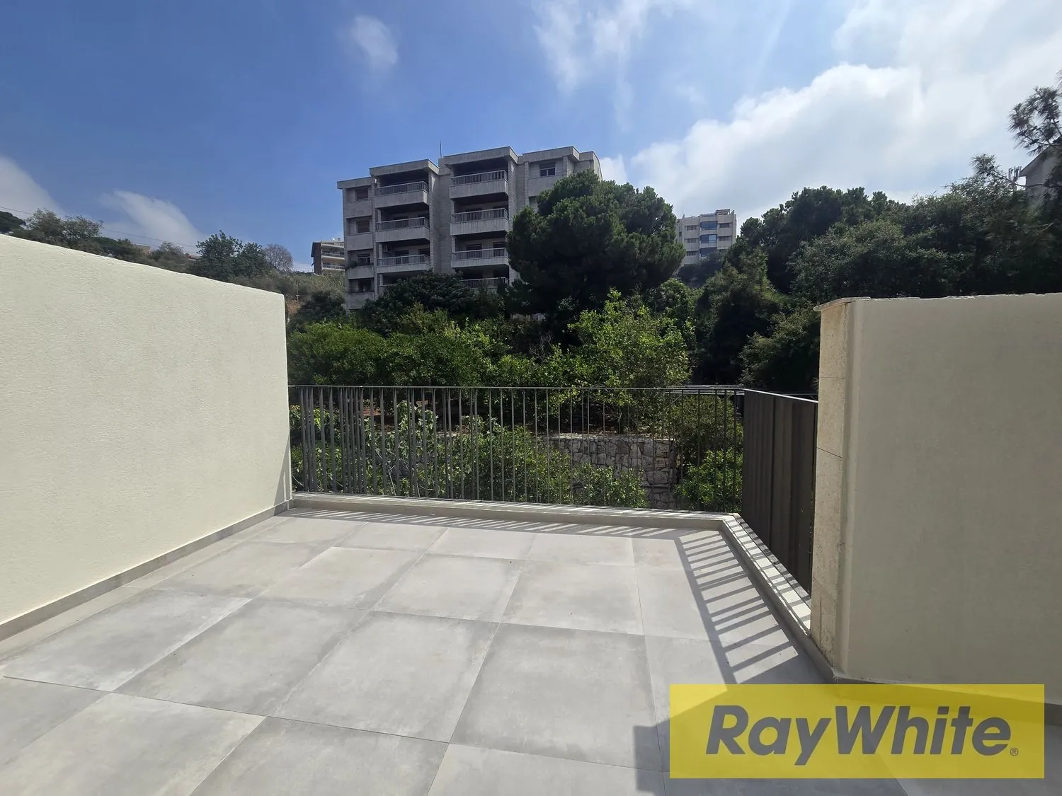 High-end Modern Penthouse For Rent In Dik El Mehdi — الصورة 5