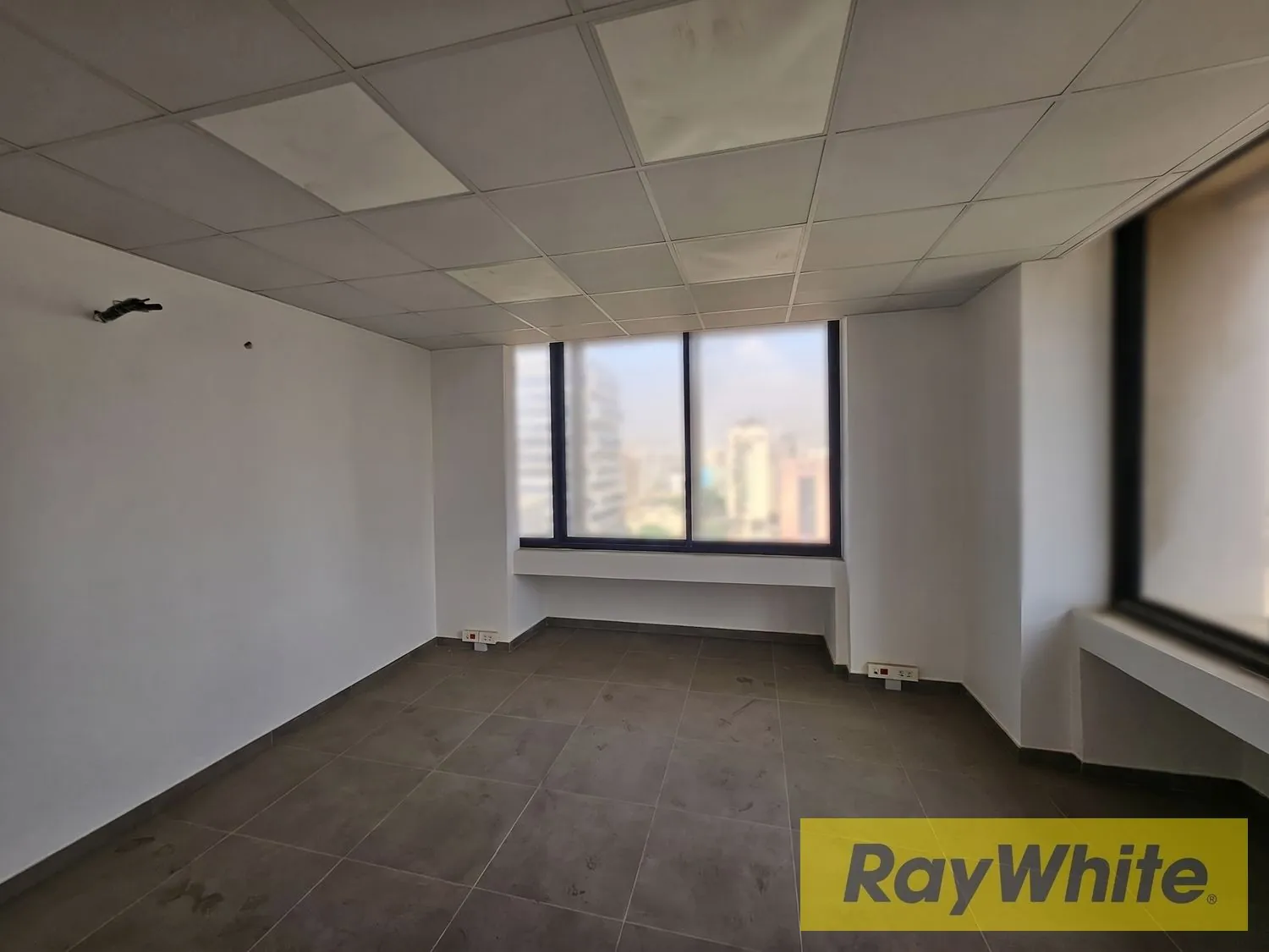 Office For Sale | Sin El Fil — الصورة 3