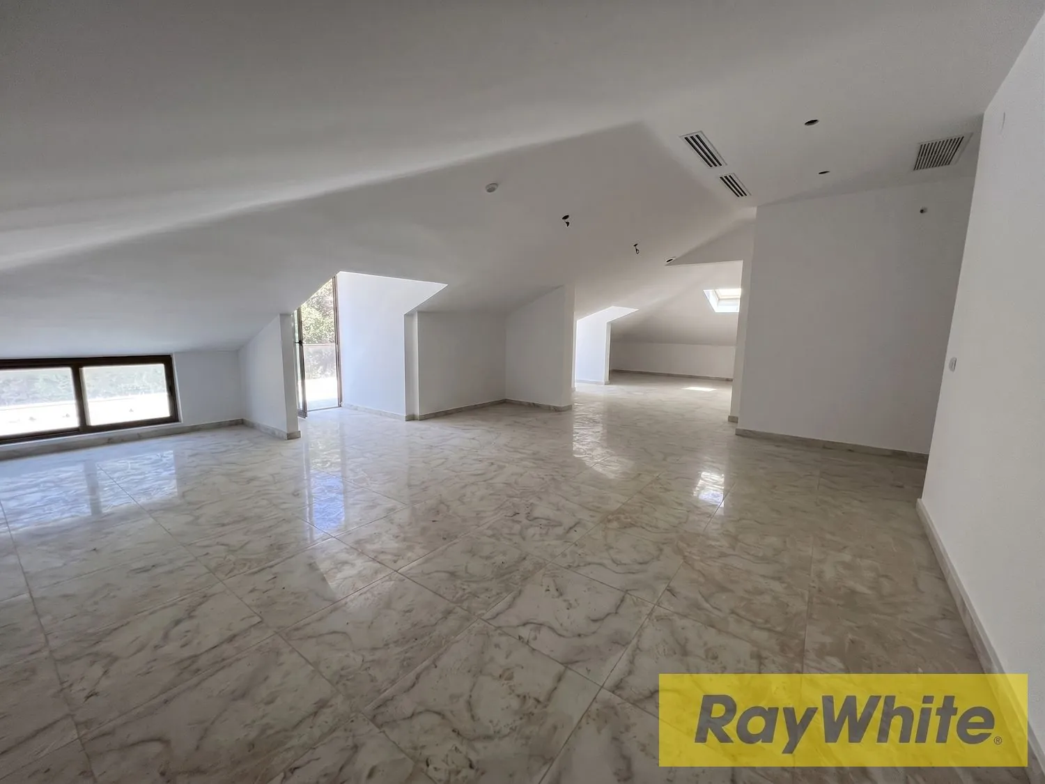 Duplex With Roof For Sale – Dbayeh | Mountain View — الصورة 3