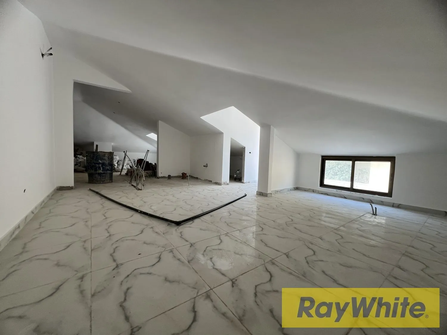 Duplex With Roof For Sale – Dbayeh | Mountain View — الصورة 4