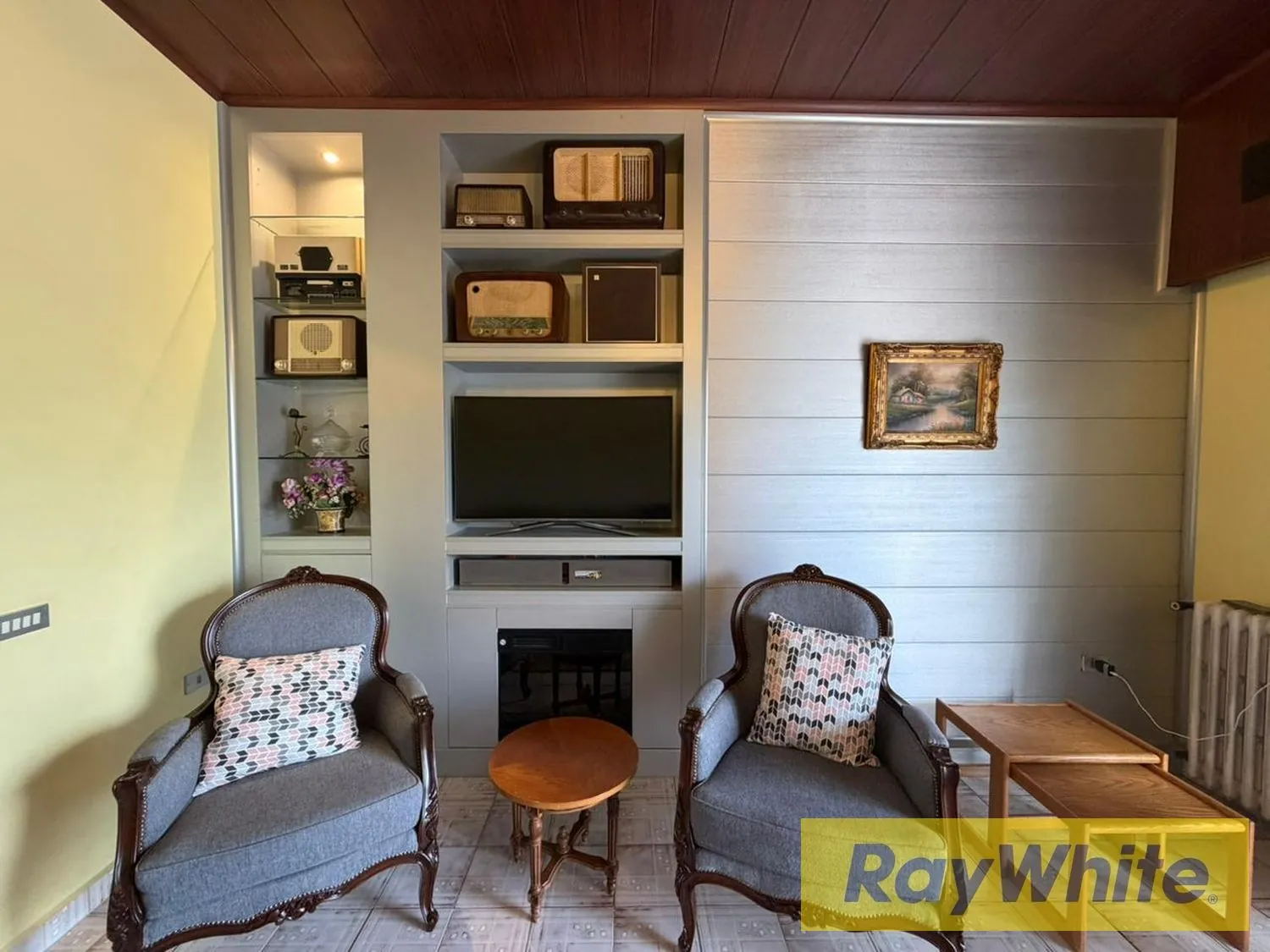 Furnished And Spacious Apartment For Rent In Mar Chaaya — Prime Location With Terrace — الصورة 3