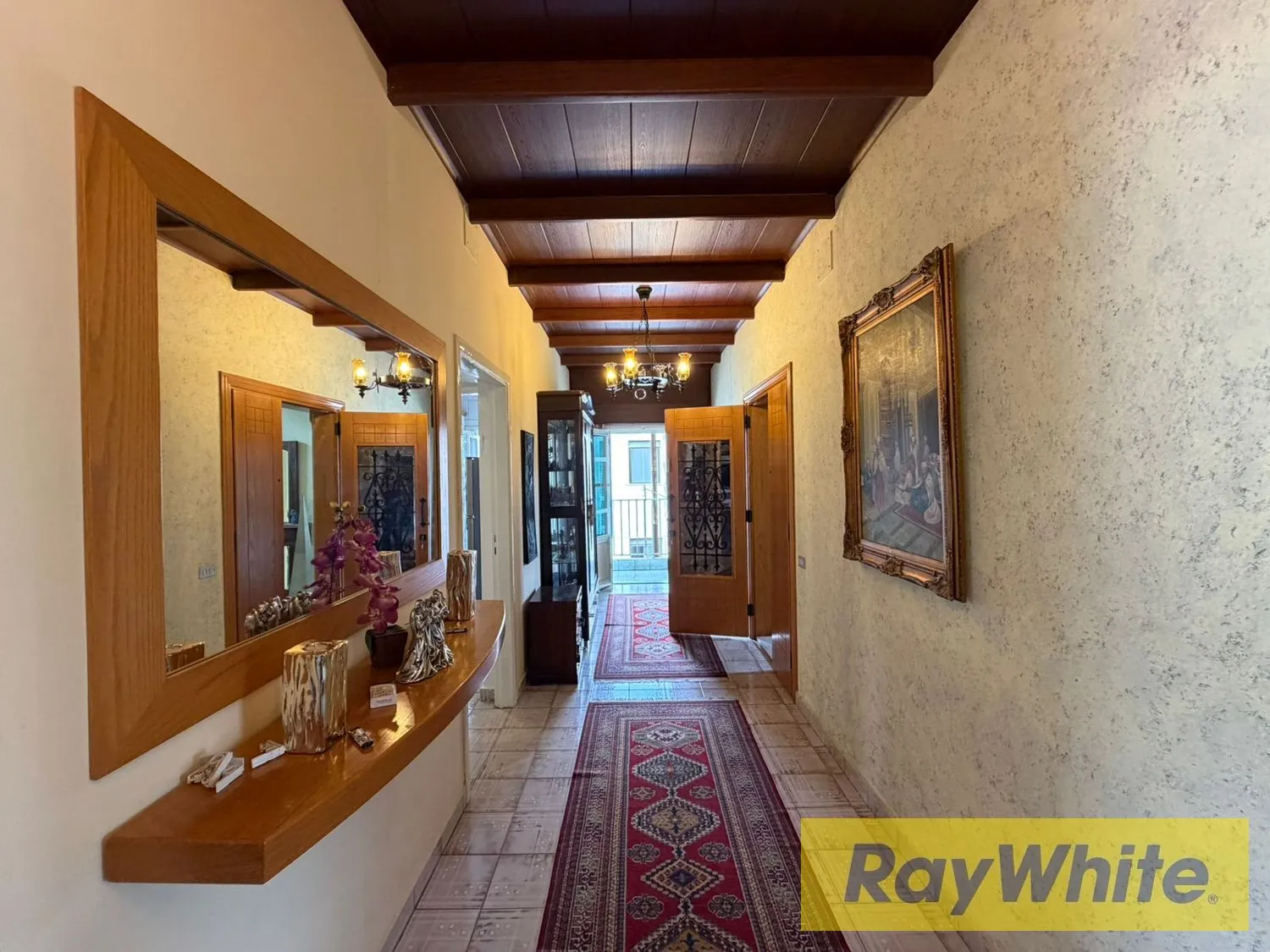 Furnished And Spacious Apartment For Rent In Mar Chaaya — Prime Location With Terrace — الصورة 4