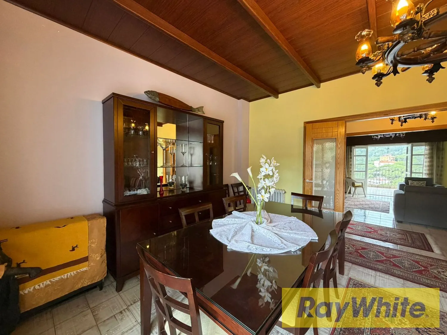 Furnished And Spacious Apartment For Rent In Mar Chaaya — Prime Location With Terrace — الصورة 5
