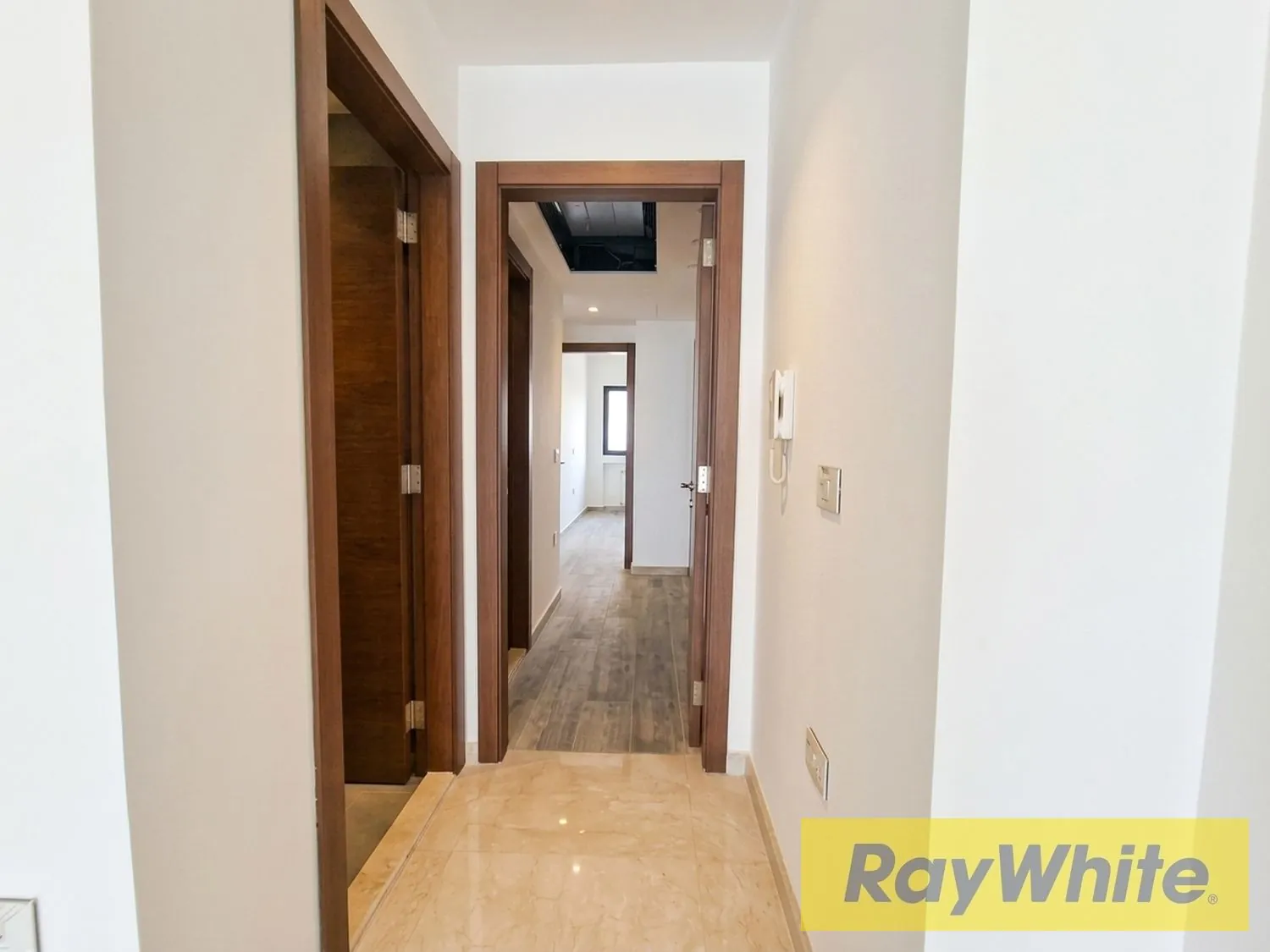 Apartment For Sale – Prime Location And Panoramic Views — الصورة 3