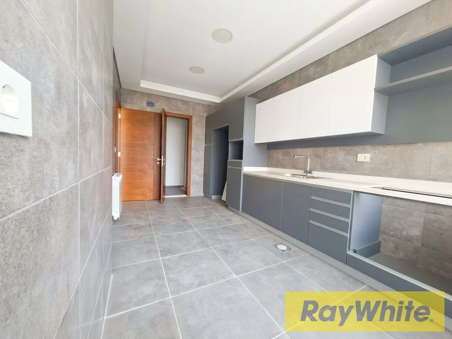 Apartment For Sale – Prime Location And Panoramic Views — الصورة 4