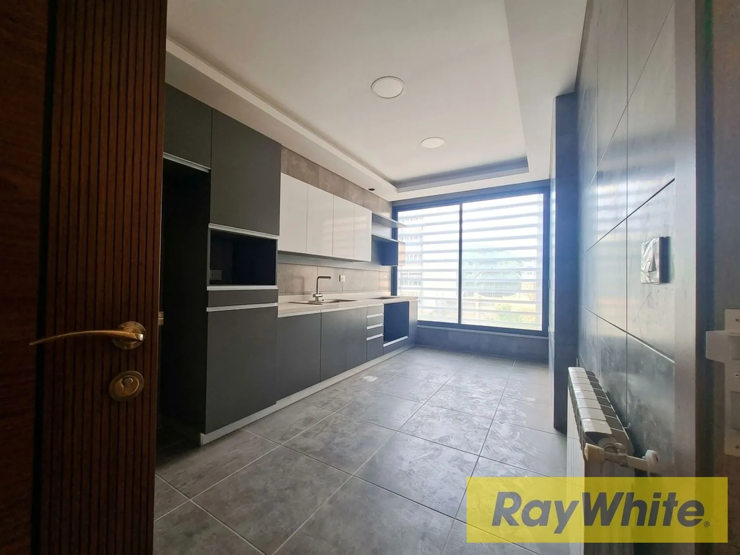Apartment For Sale – Prime Location And Panoramic Views — الصورة 5