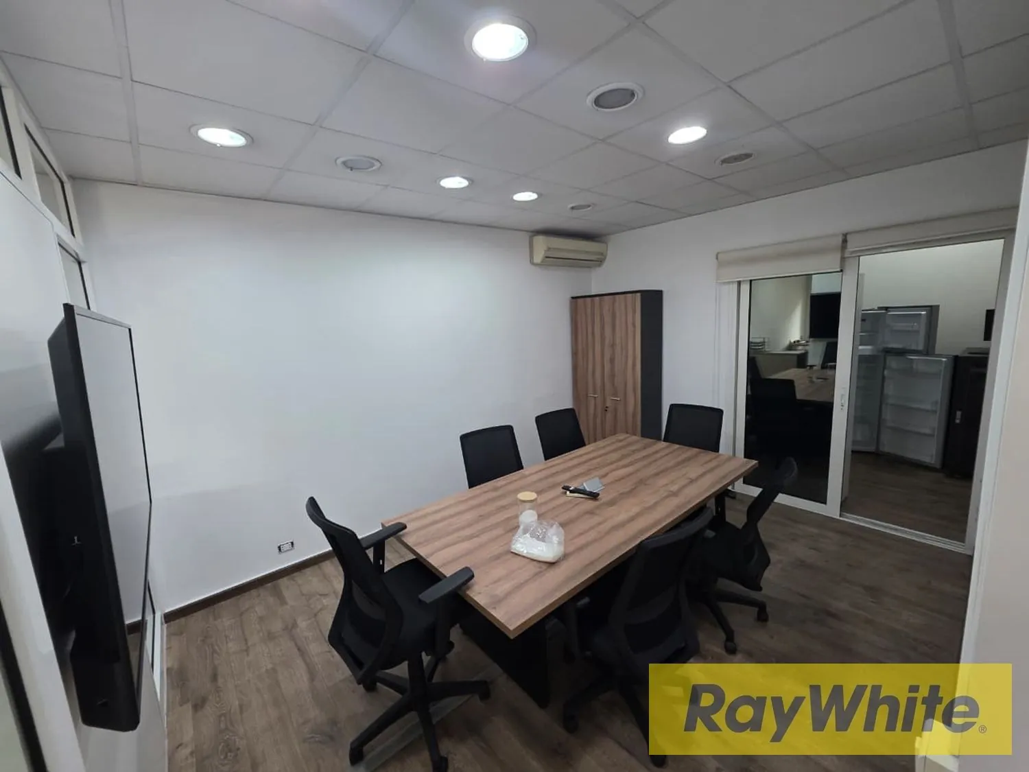 Office For Rent In Jdeideh – Prime Location — الصورة 3