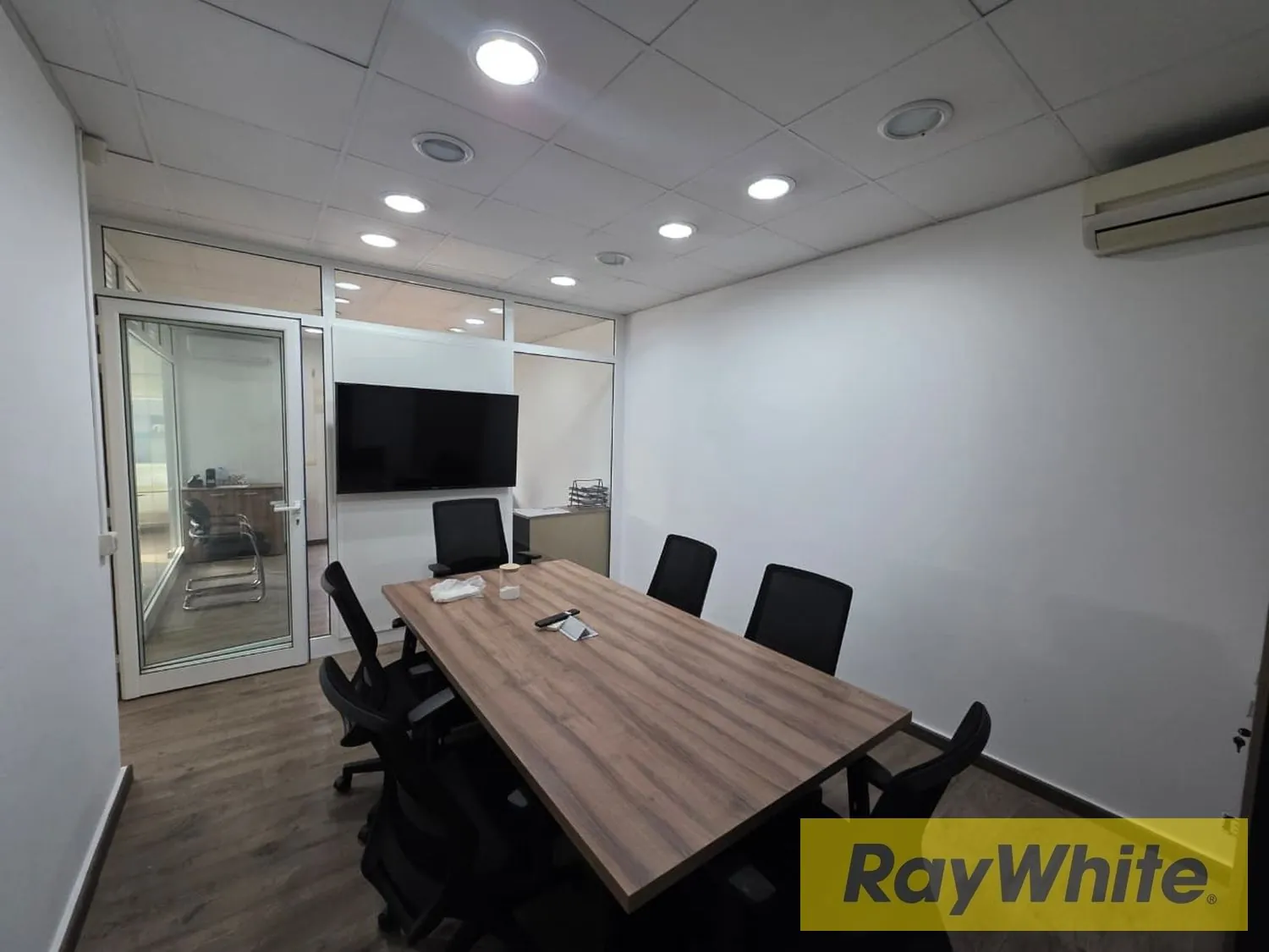 Office For Rent In Jdeideh – Prime Location — الصورة 4