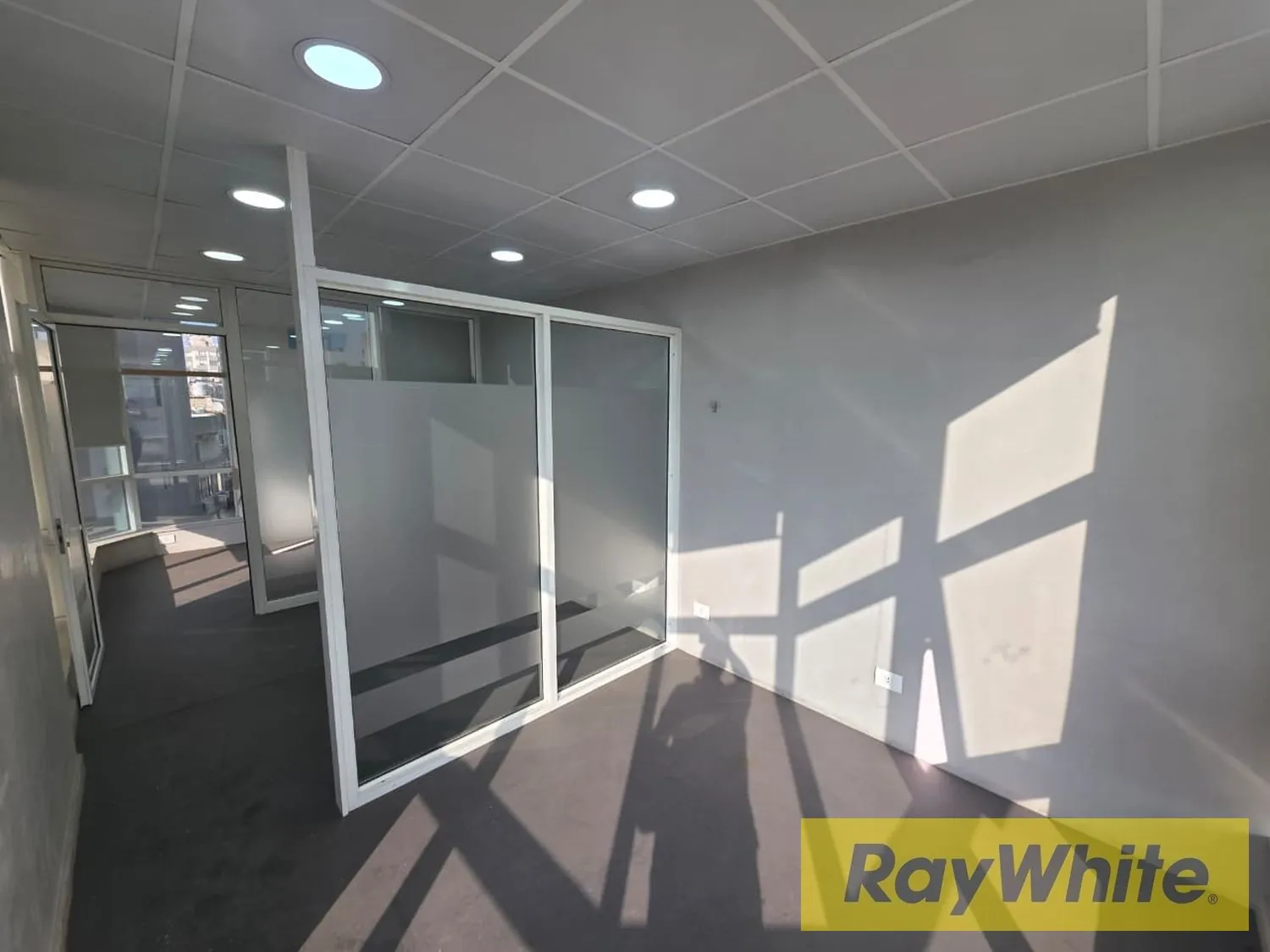Office For Rent In Jdeideh – Prime Location — الصورة 2