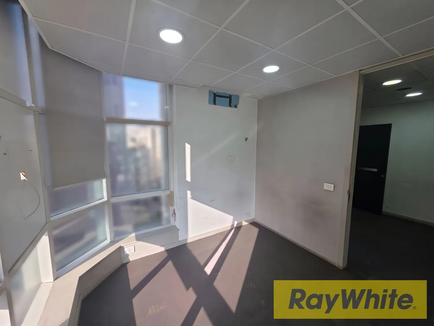 Office For Rent In Jdeideh – Prime Location — الصورة 5
