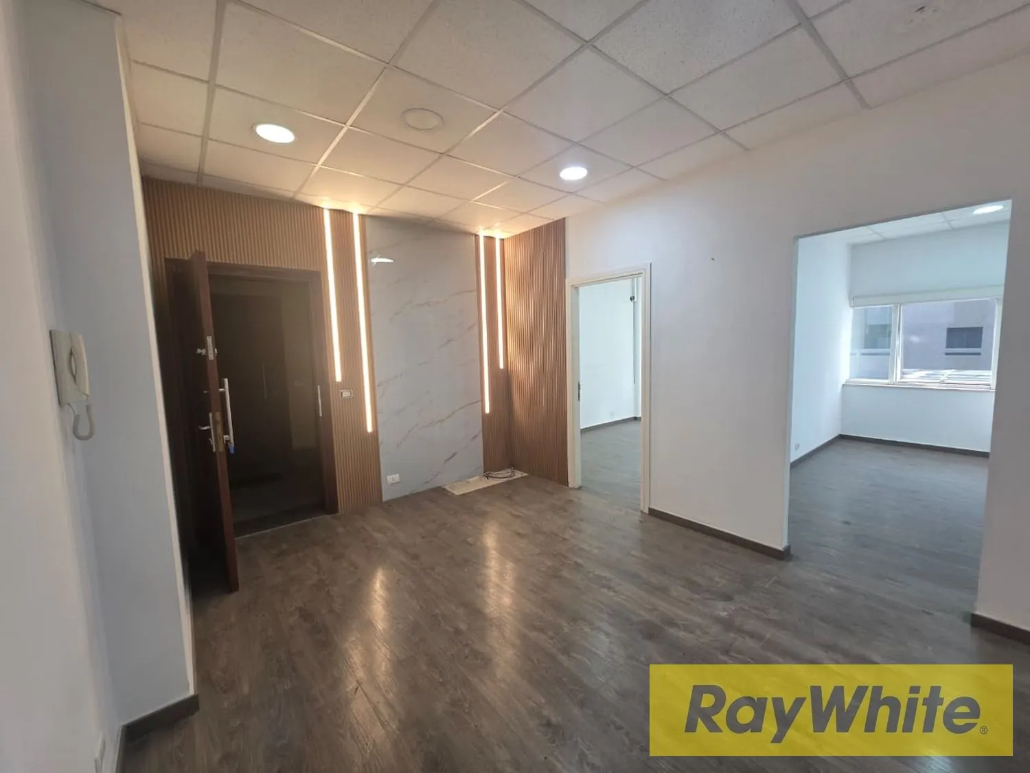 Office For Rent In Jdeideh- Prime Location — الصورة 1