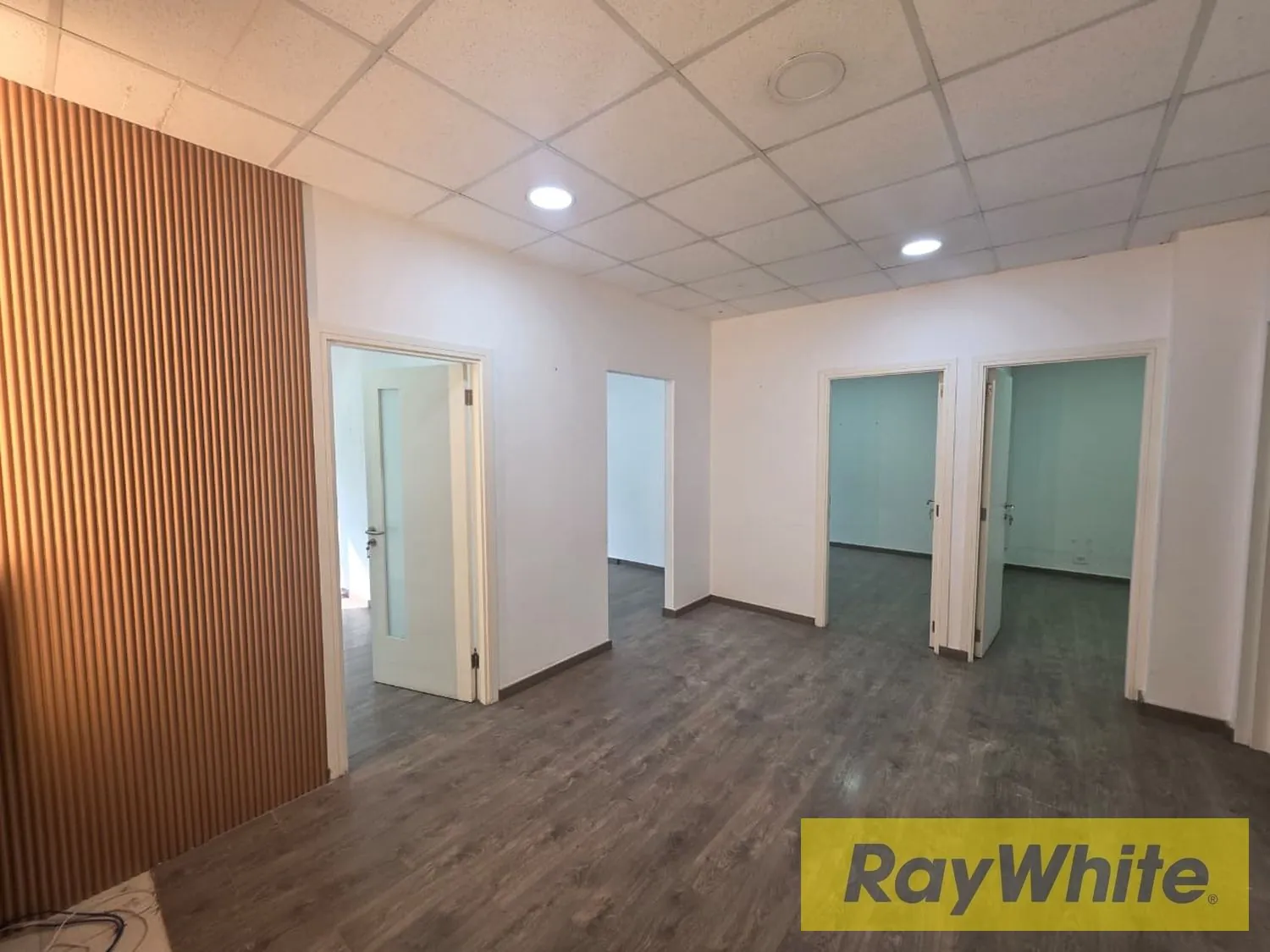 Office For Rent In Jdeideh- Prime Location — الصورة 3