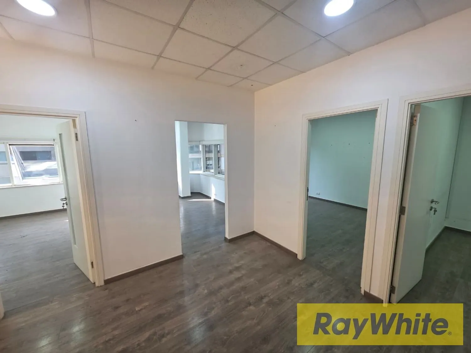 Office For Rent In Jdeideh- Prime Location — الصورة 4