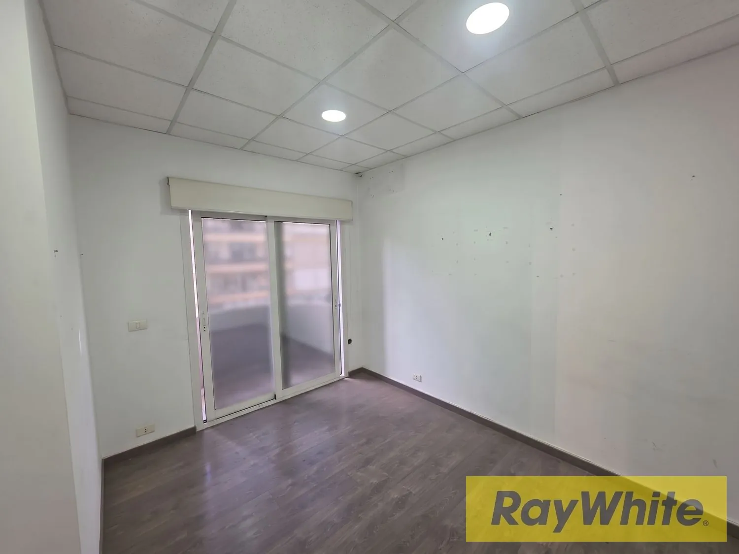 Office For Rent In Jdeideh- Prime Location — الصورة 5