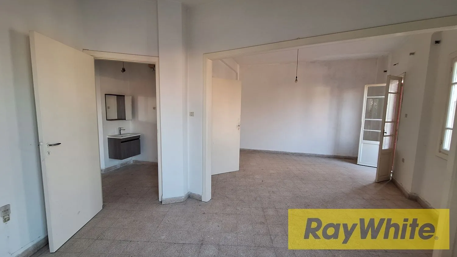 Renovated Apartment For Rent In Achrafieh – Rmeil — photo 2