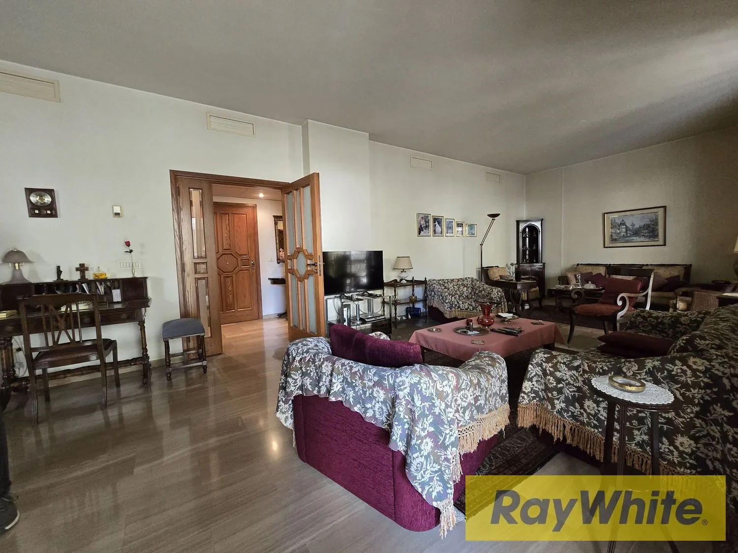 Apartment For Sale In Achrafieh | Prime Location — الصورة 3