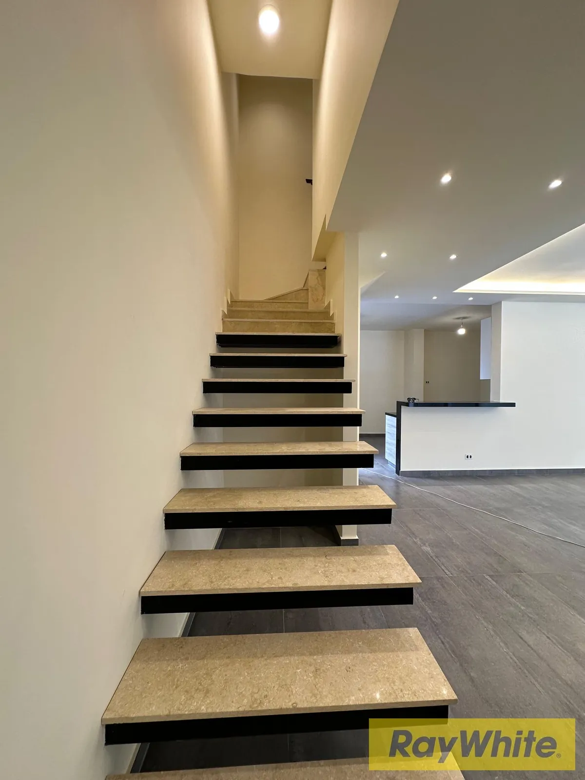 Duplex For Sale In Jamhour | 165 Sqm | Terrace — الصورة 4