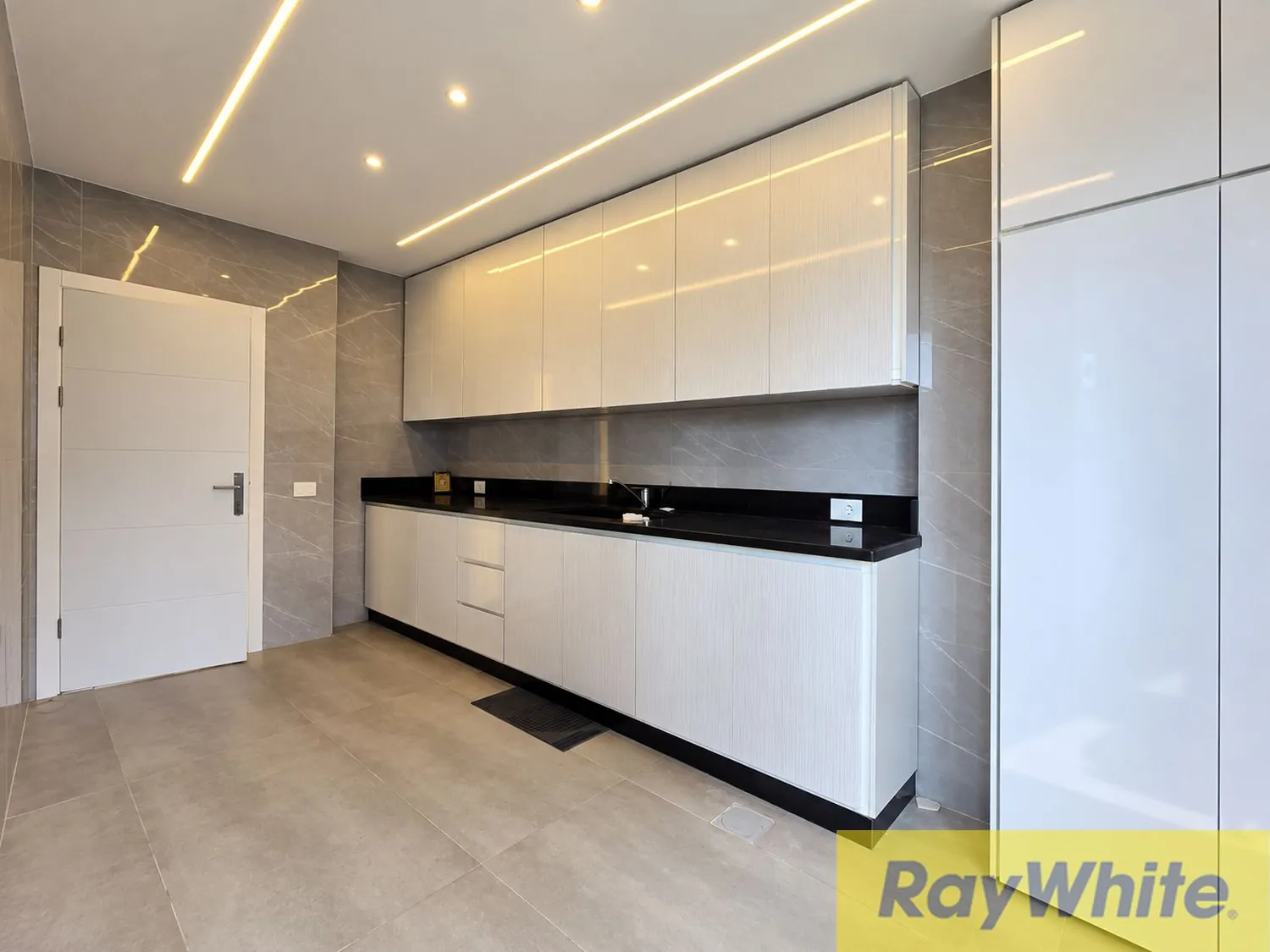 Apartment For Sale In Rawche — photo 3