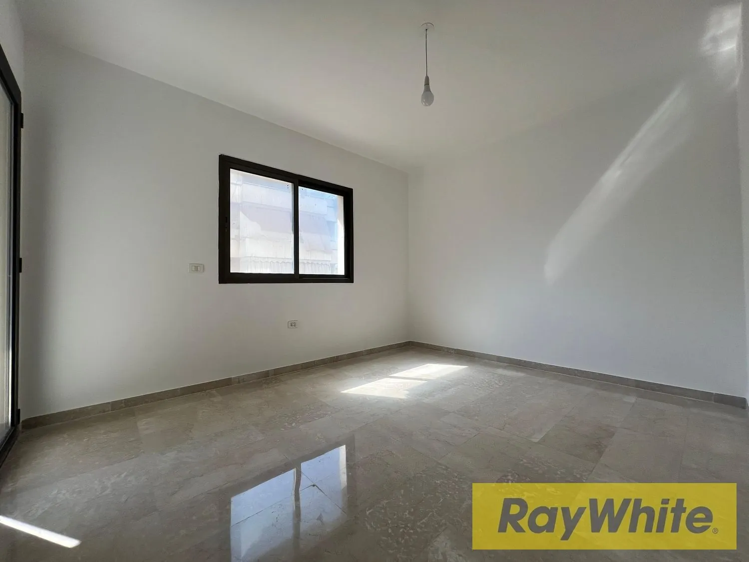 Apartment For Rent – 220 Sqm In Hamra — الصورة 4