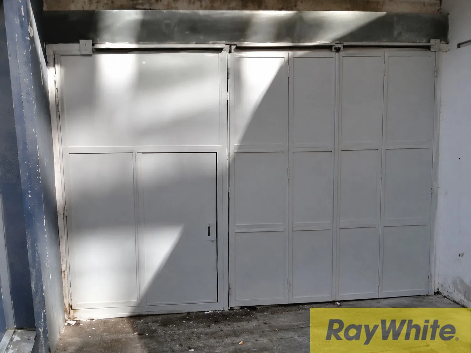 Warehouse For Sale In Verdun — الصورة 2