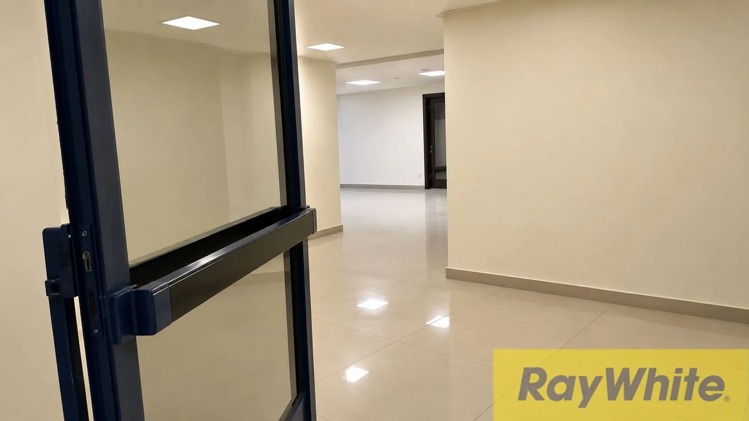 Warehouse For Sale In Verdun — الصورة 3