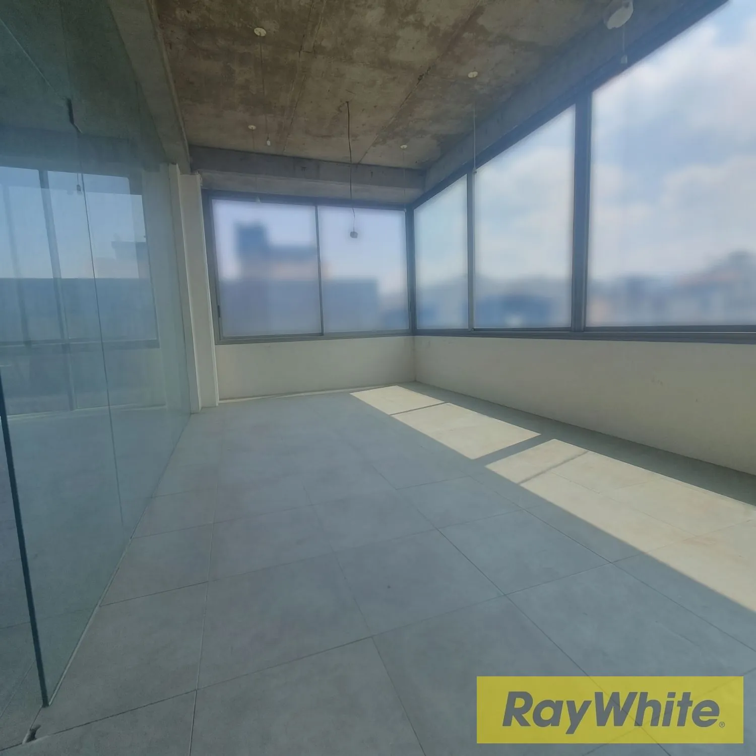 Premium Office- 224 Sqm For Rent In Jisr El Bacha — photo 2