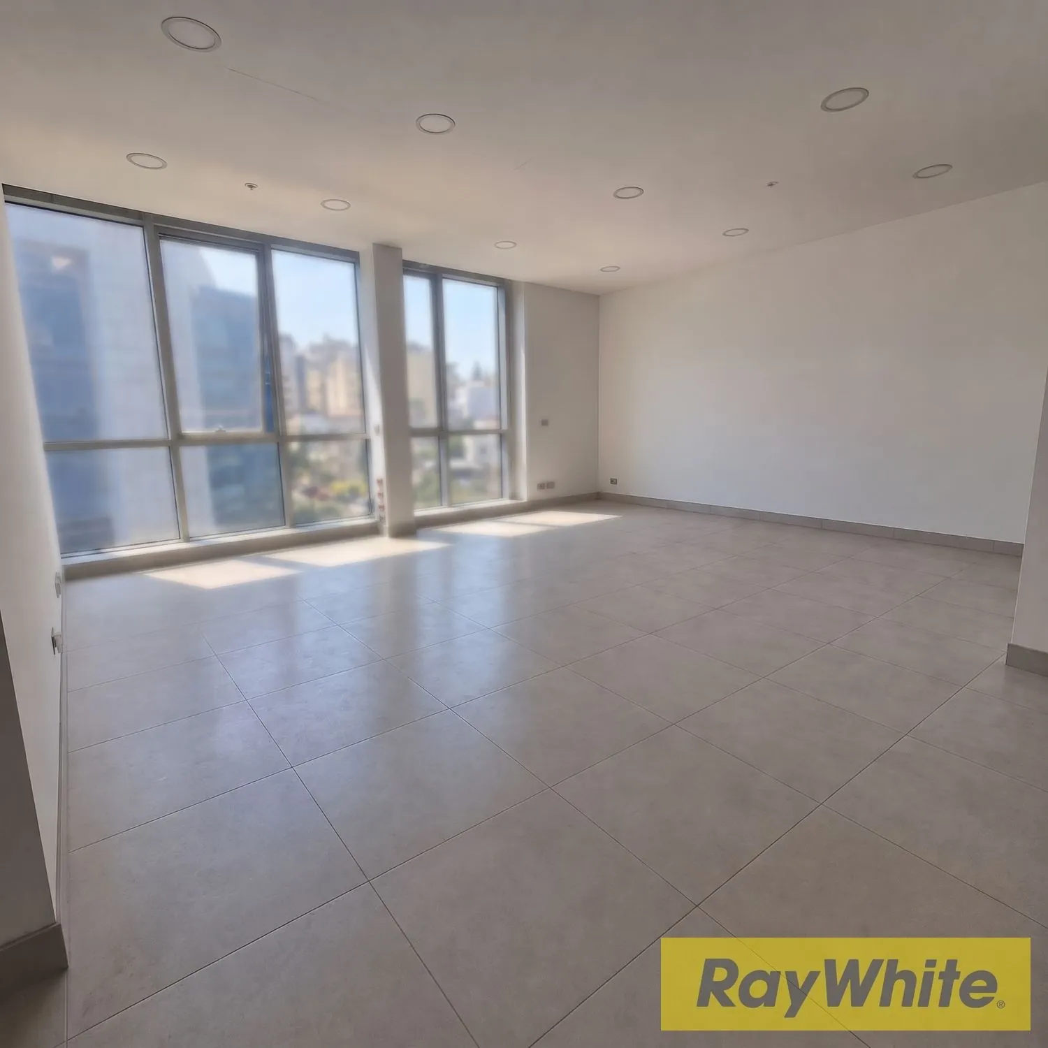 Prime Office In A Prestigious Tower – Jisr El Basha For Rent — photo 4