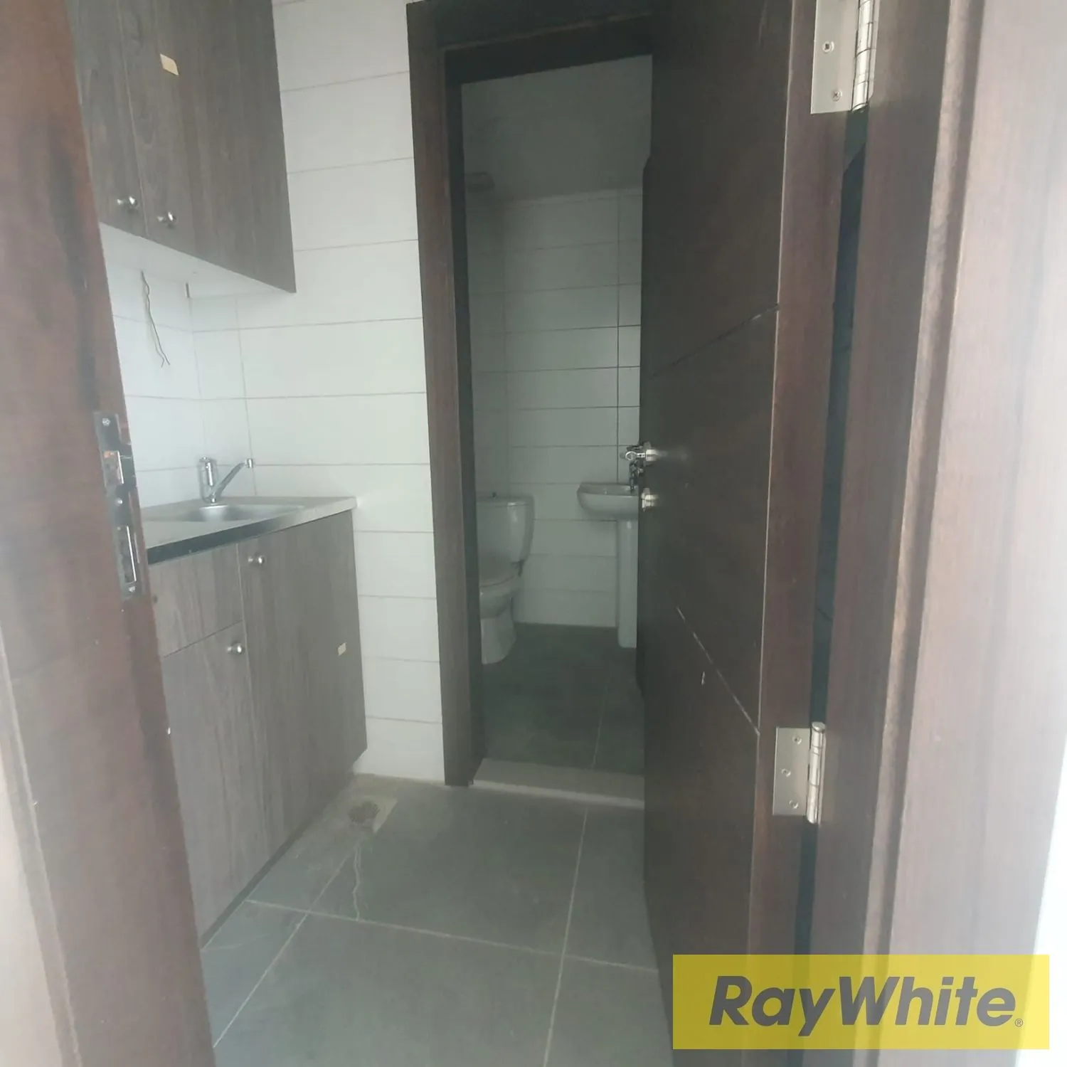 Prime Office In A Prestigious Tower – Jisr El Basha For Rent — photo 5