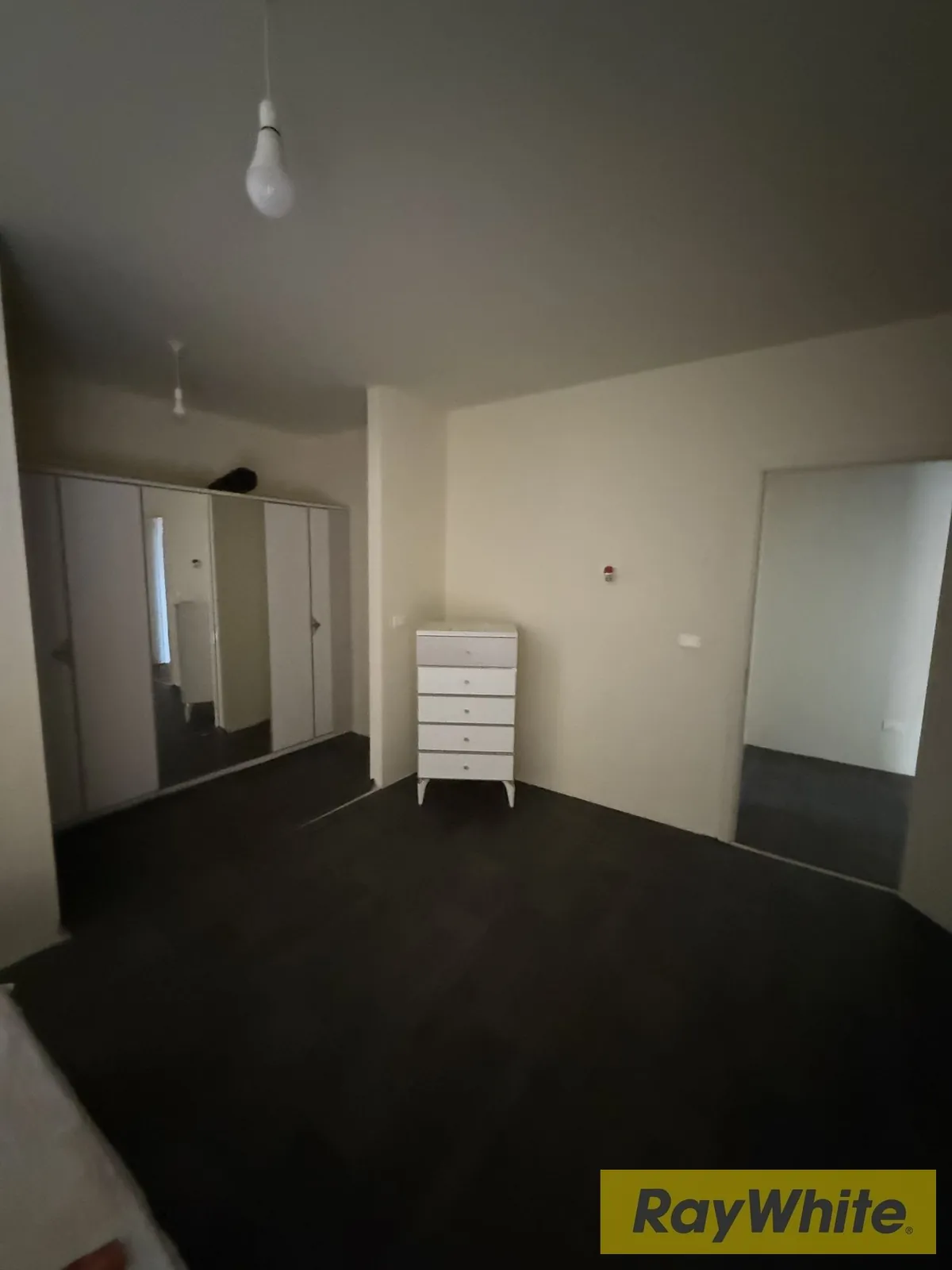 Semi-furnished Apartment For Rent In Zikrit — الصورة 5