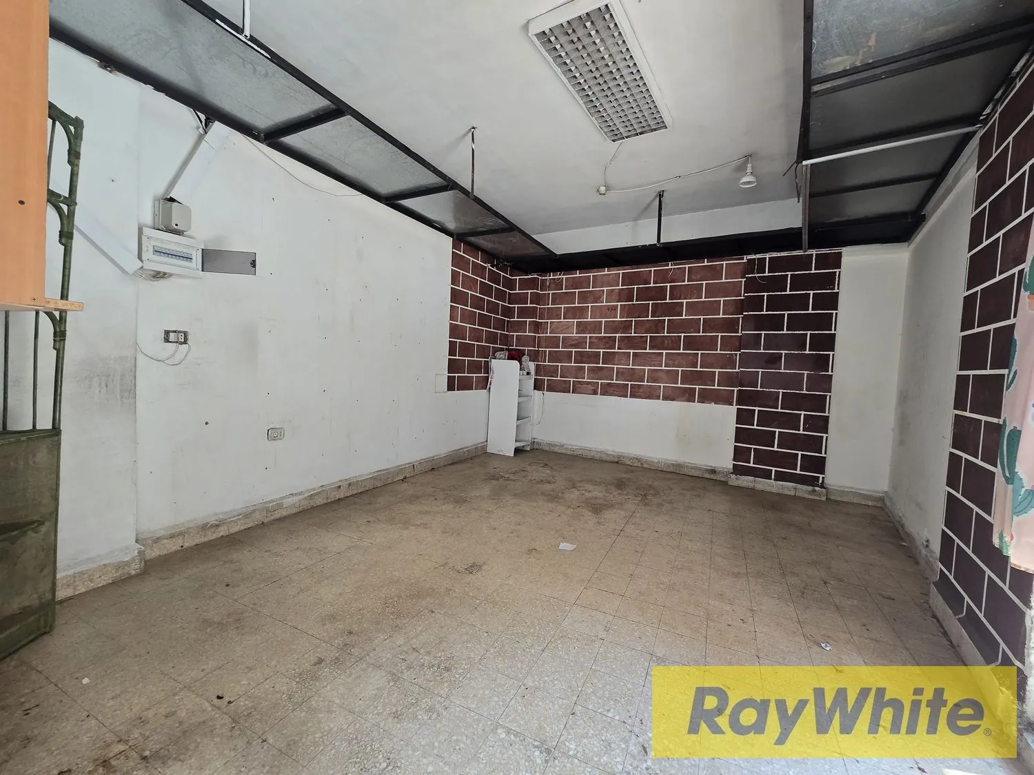 Corner Shop For Sale – Achrafieh — الصورة 2