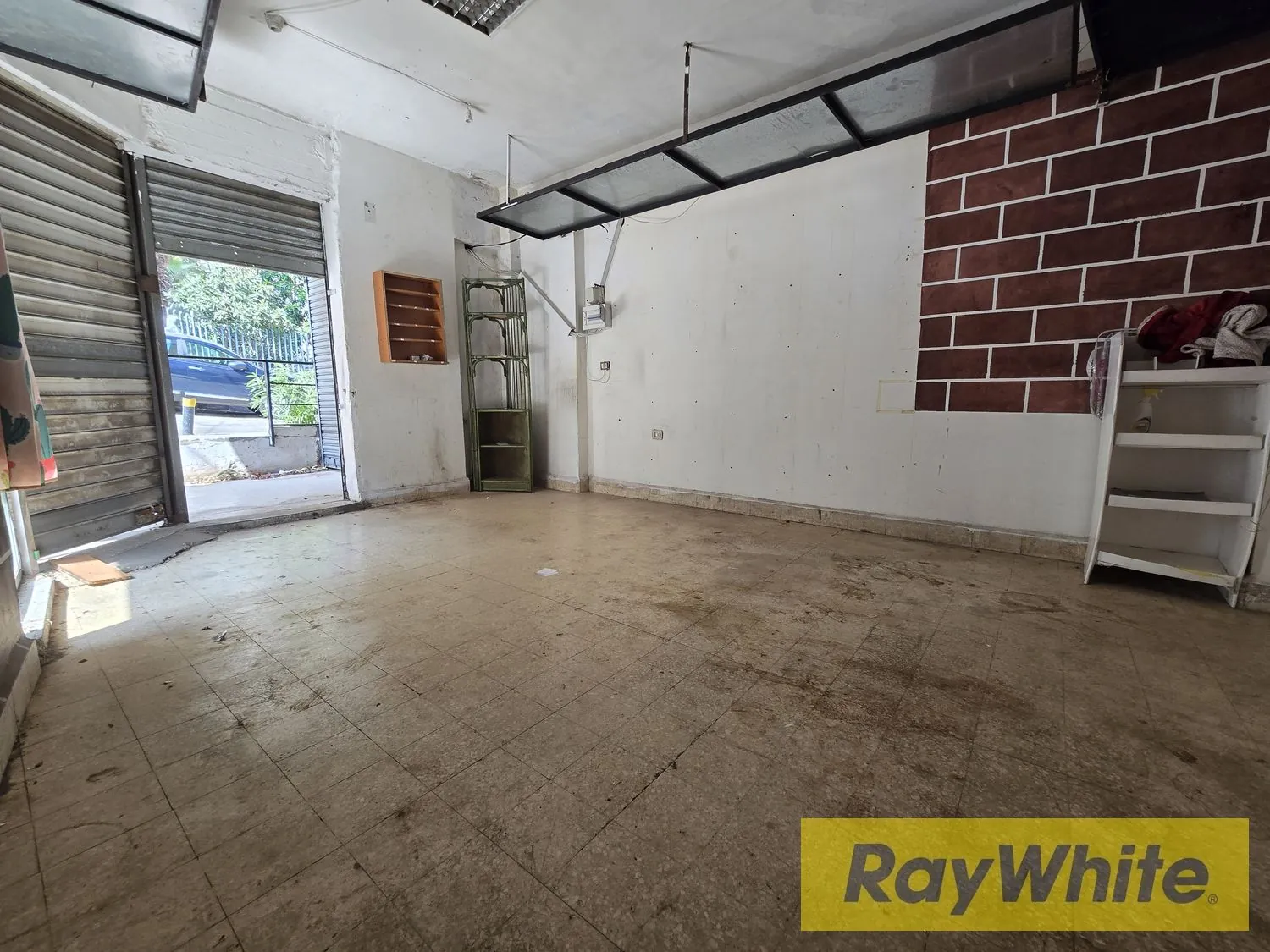 Corner Shop For Sale – Achrafieh — الصورة 3