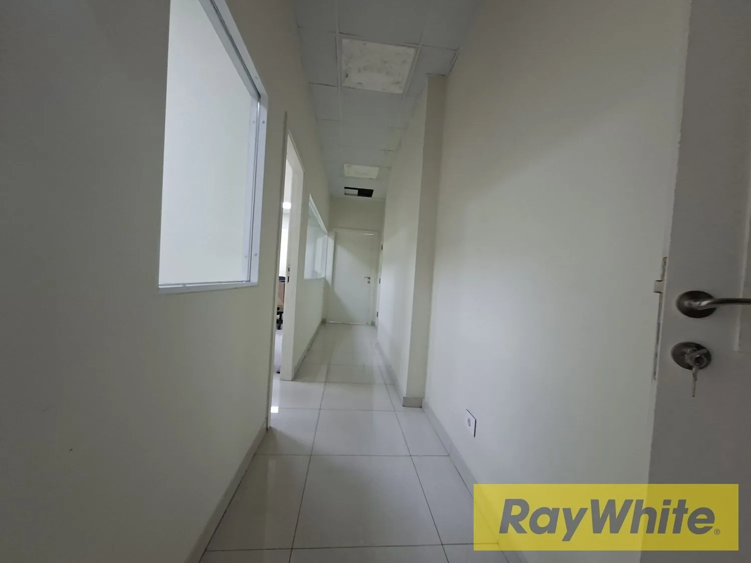 Furnished Office For Rent In Zalka — الصورة 2