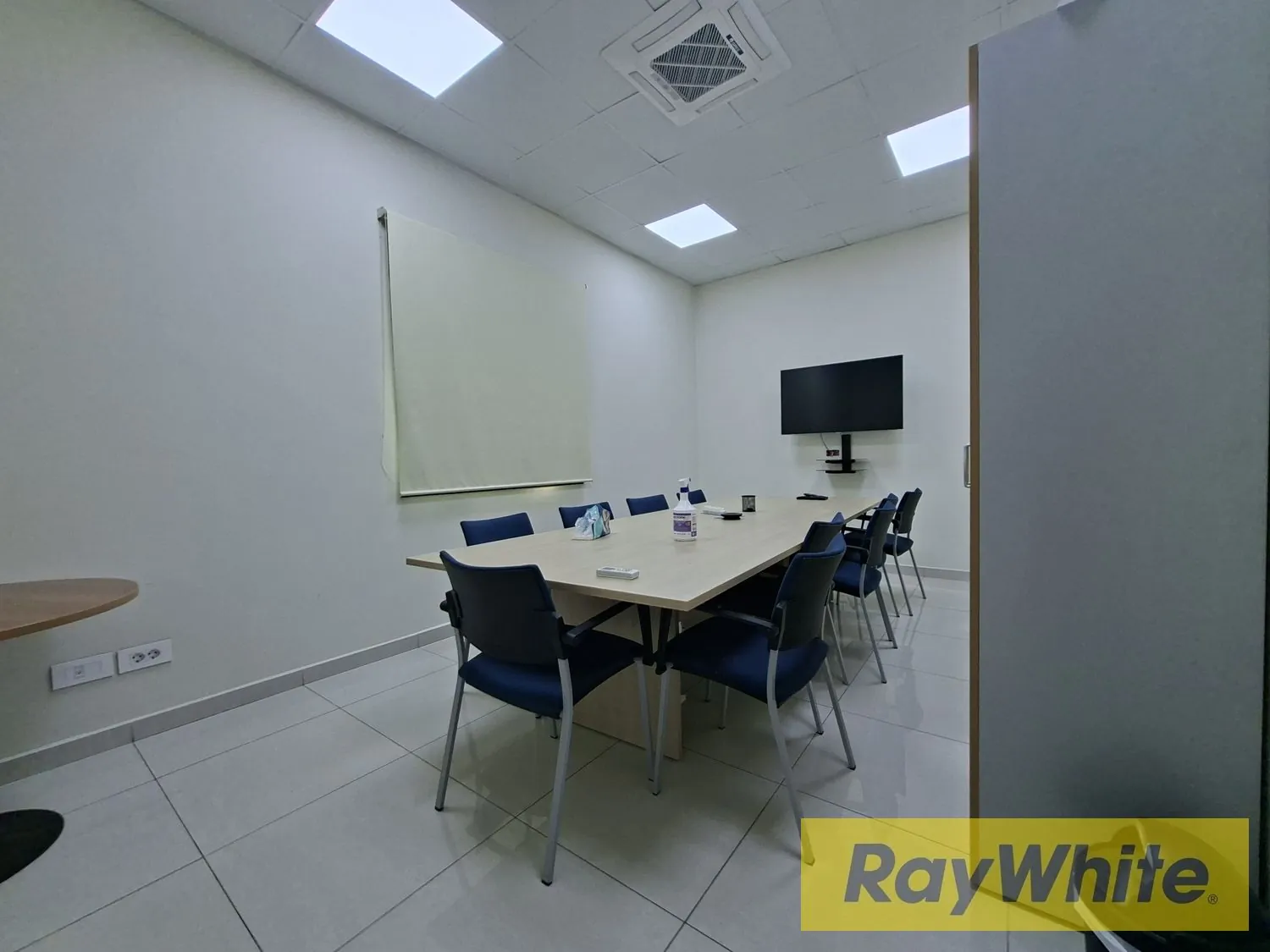 Furnished Office For Rent In Zalka — الصورة 3