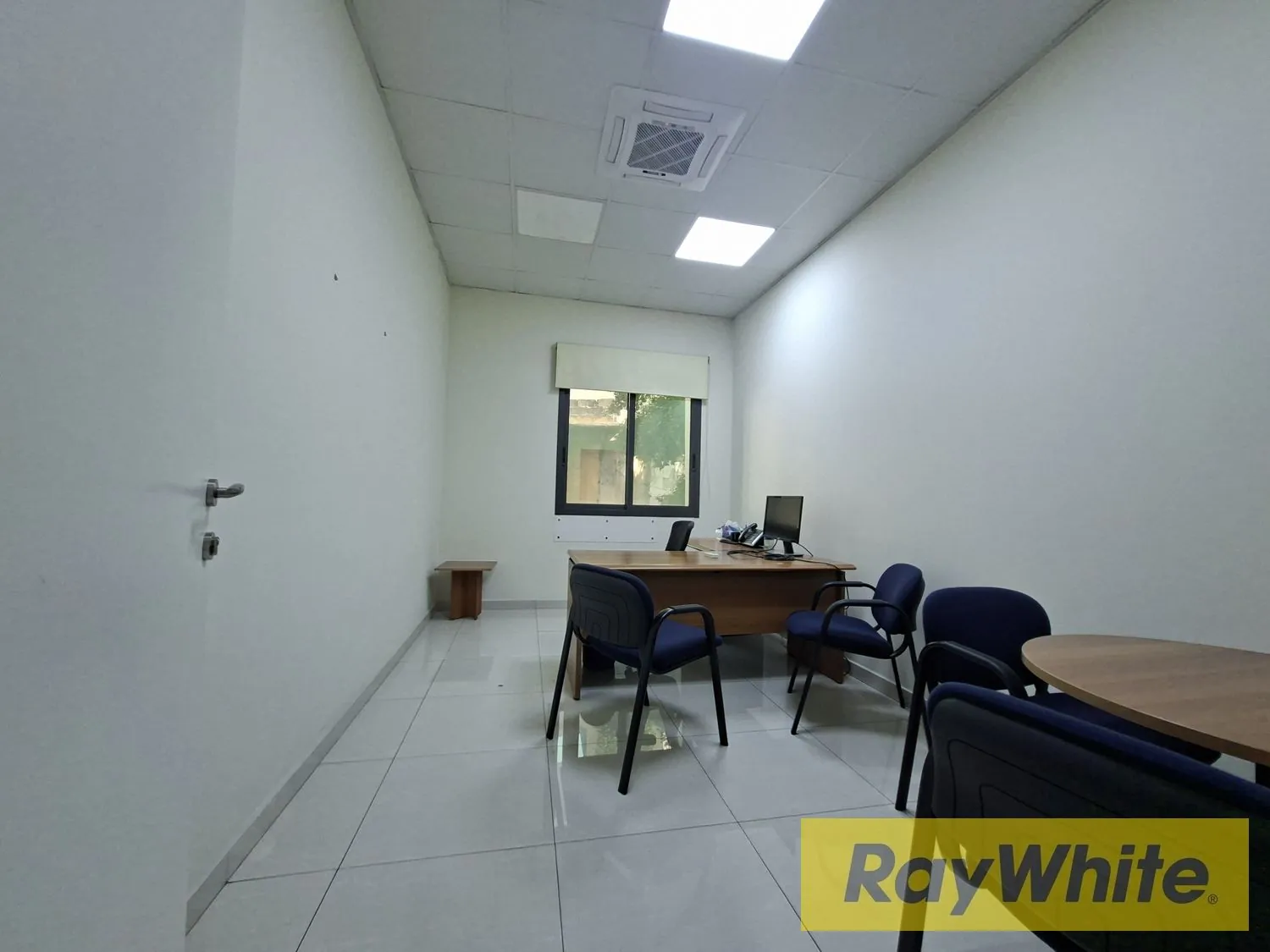 Furnished Office For Rent In Zalka — الصورة 5