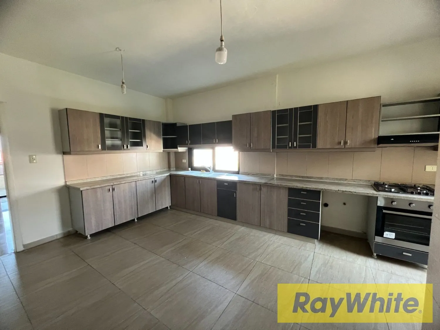 Apartment For Rent In Dbayeh — الصورة 3