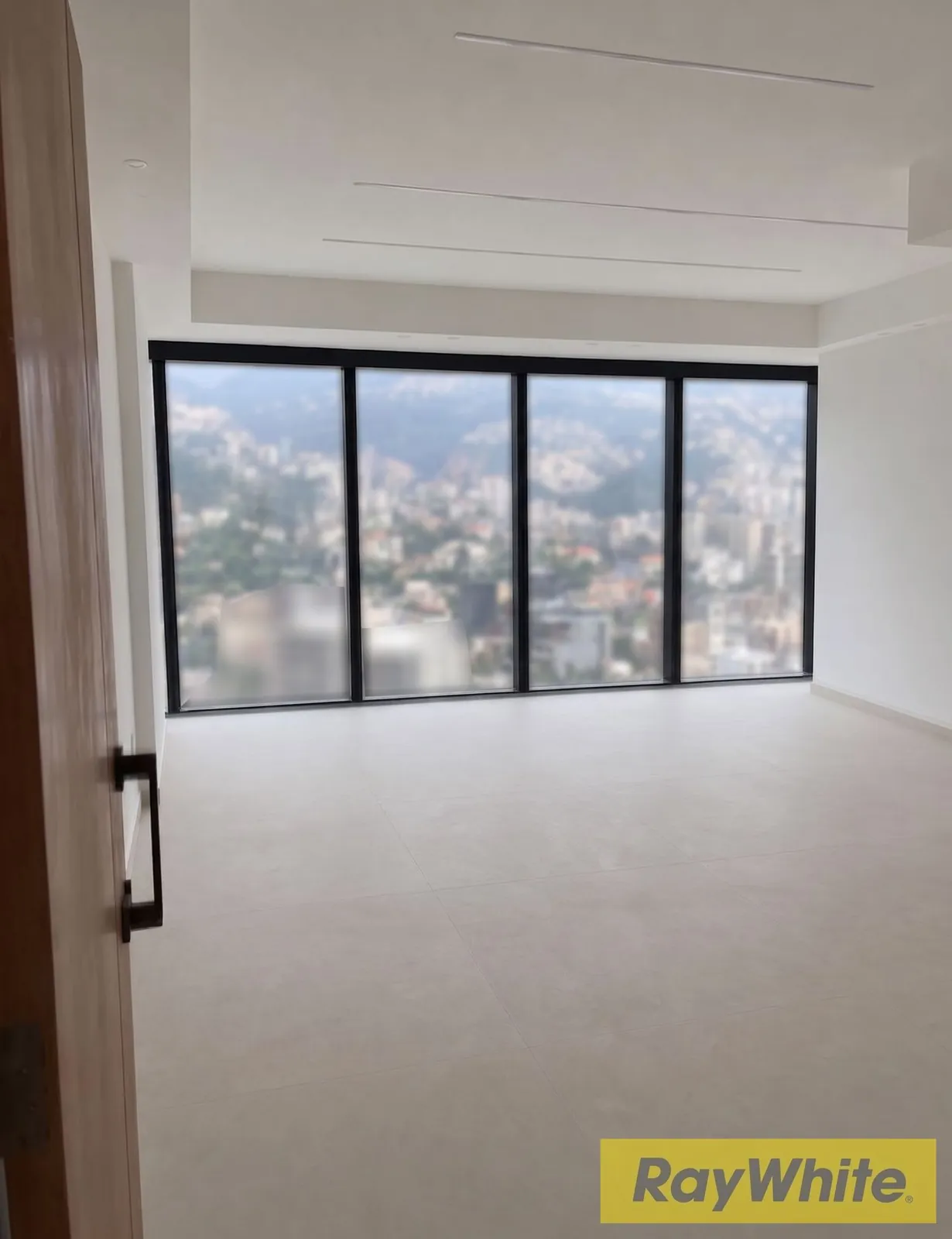 Office For Rent In Dbayeh — الصورة 3